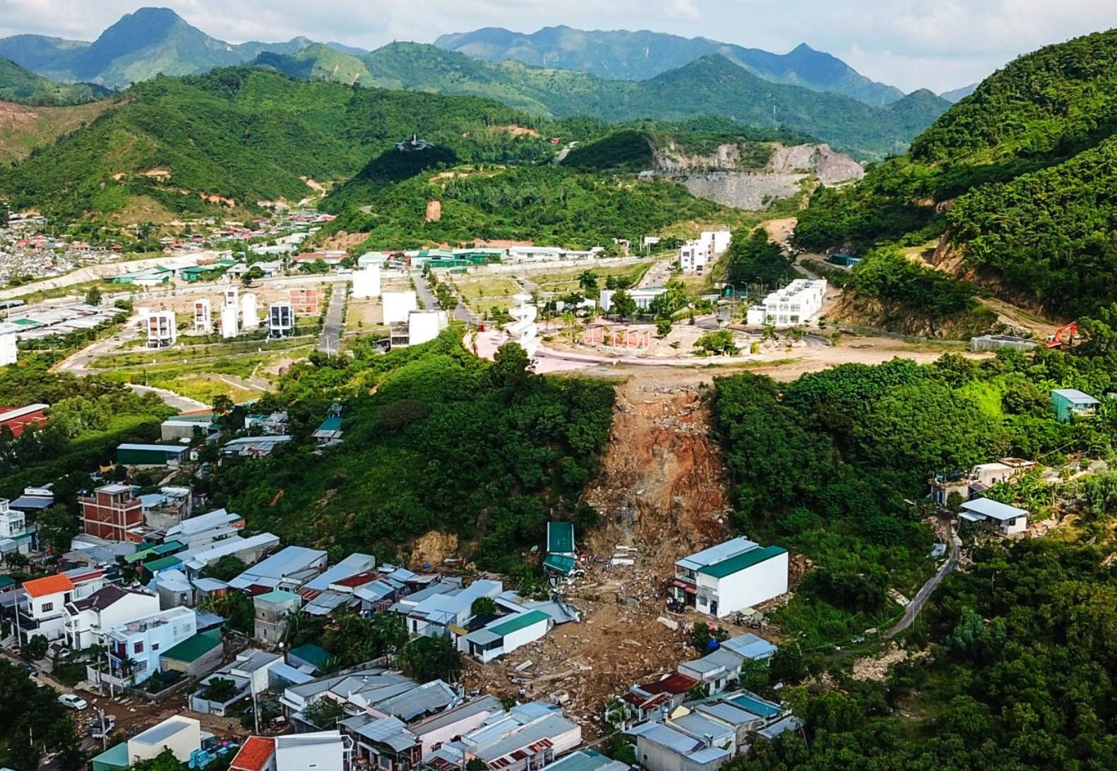 Nguoi dan vu vo 'ho boi vo cuc' vay cong ty doi boi thuong hinh anh