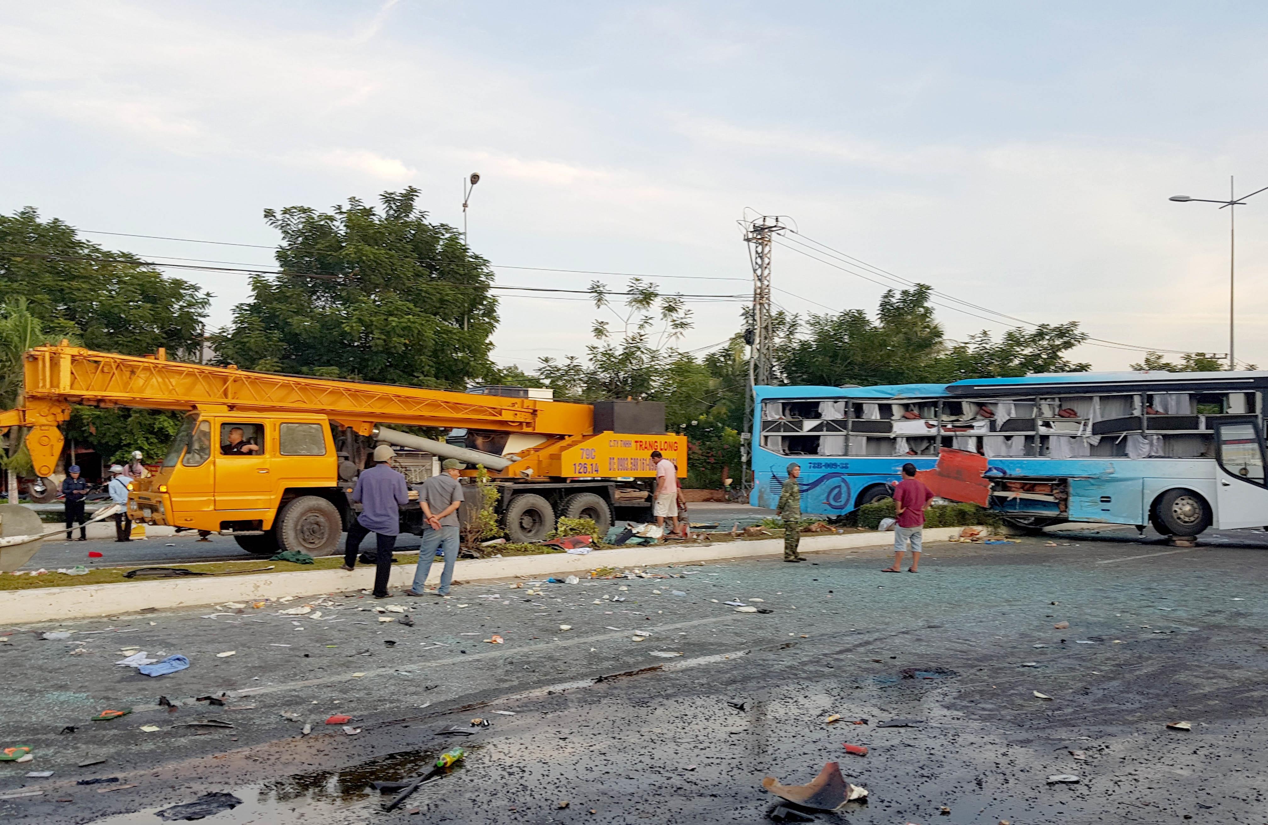 Xe khach tong nhau o Khanh Hoa anh 1