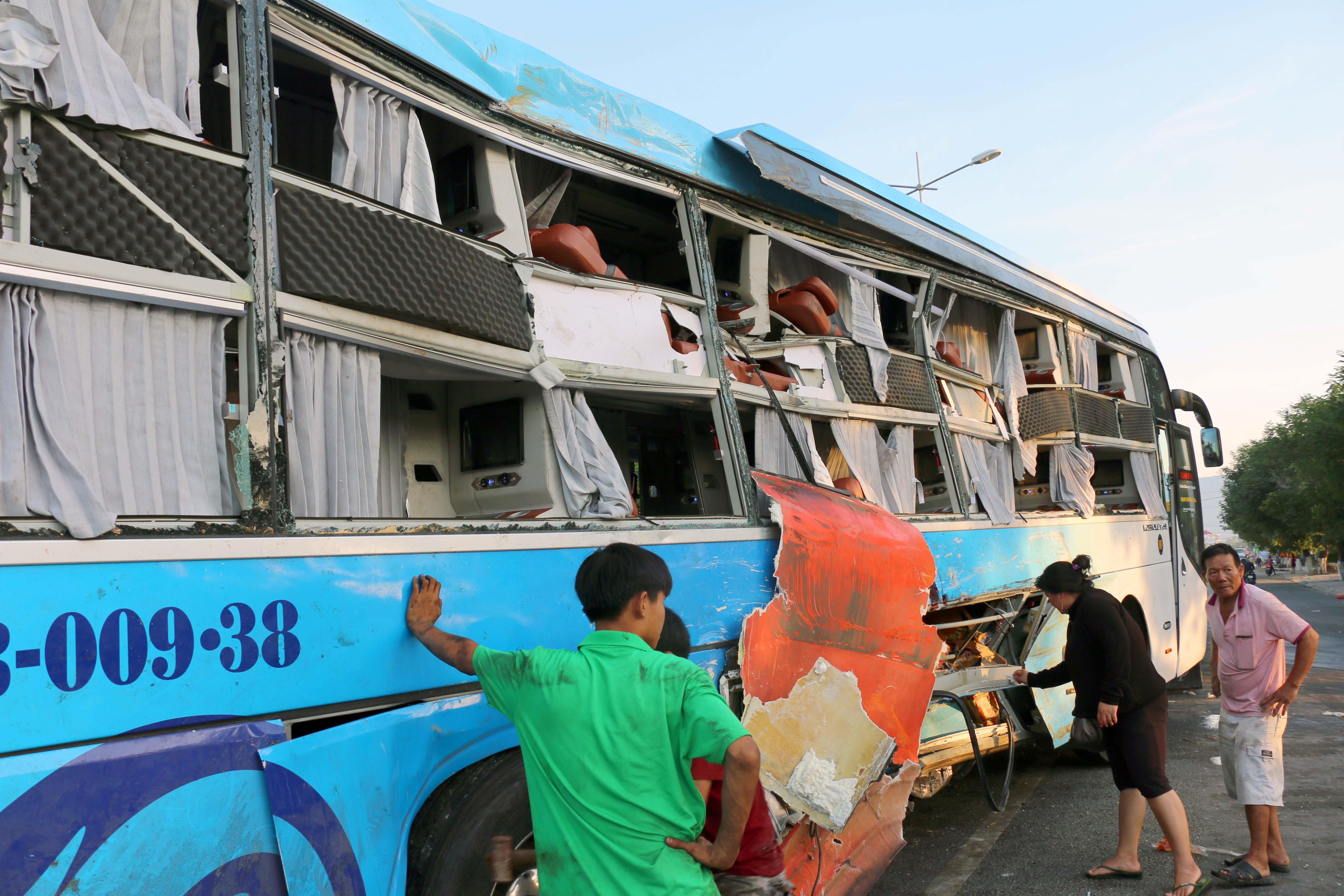 Xe khach tong nhau o Khanh Hoa anh 5