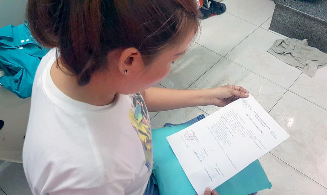 Ep con no vao nha nghi de 'vui ve' hinh anh