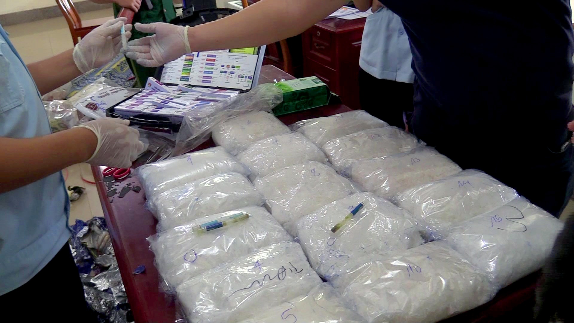 15 kg ma tuy da tren xe khach anh 1