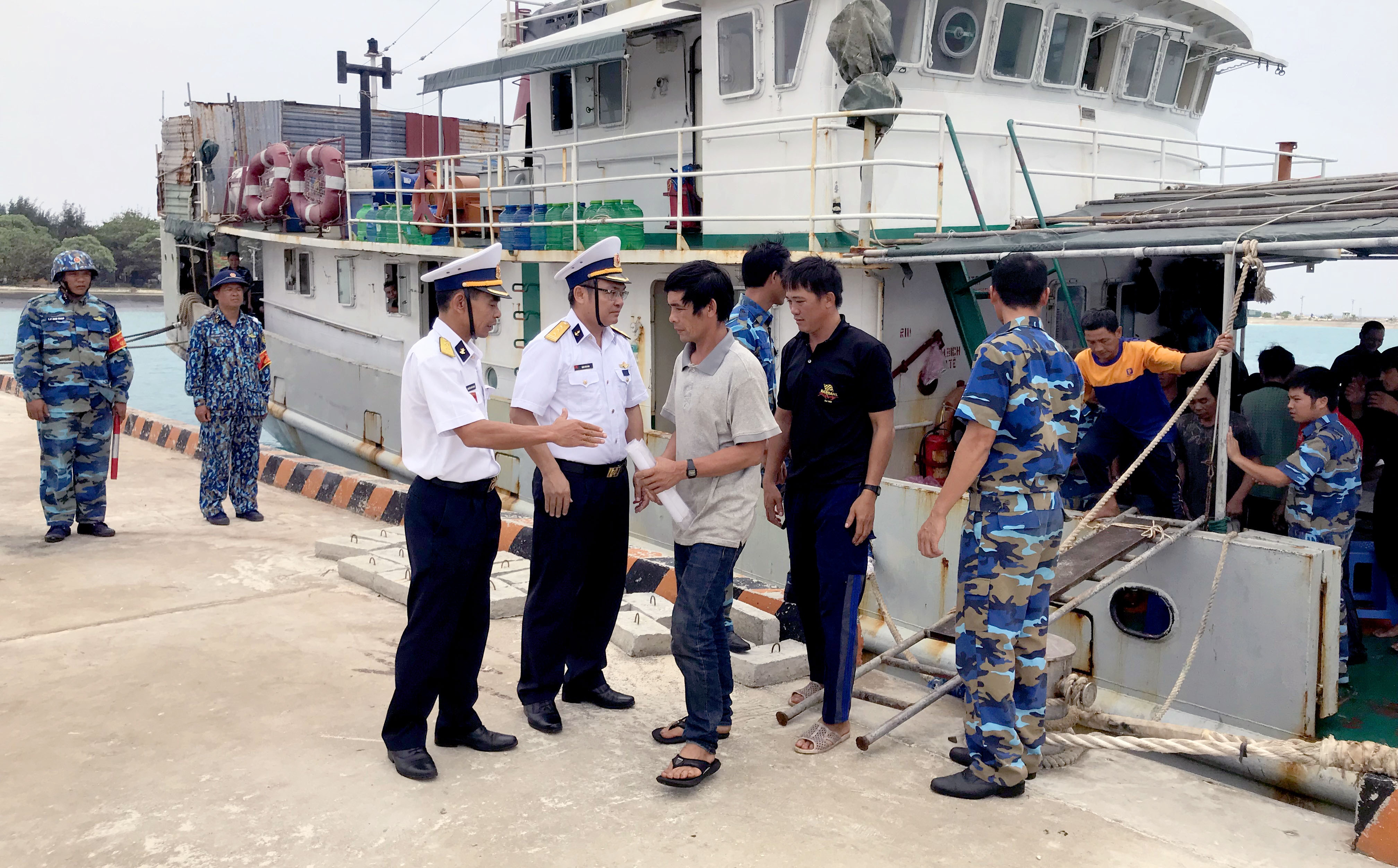 Cuu ngu dan bi nan anh 1