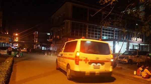 Chau be 3 tuoi bi bo quen 7 tieng tren xe dua don hinh anh