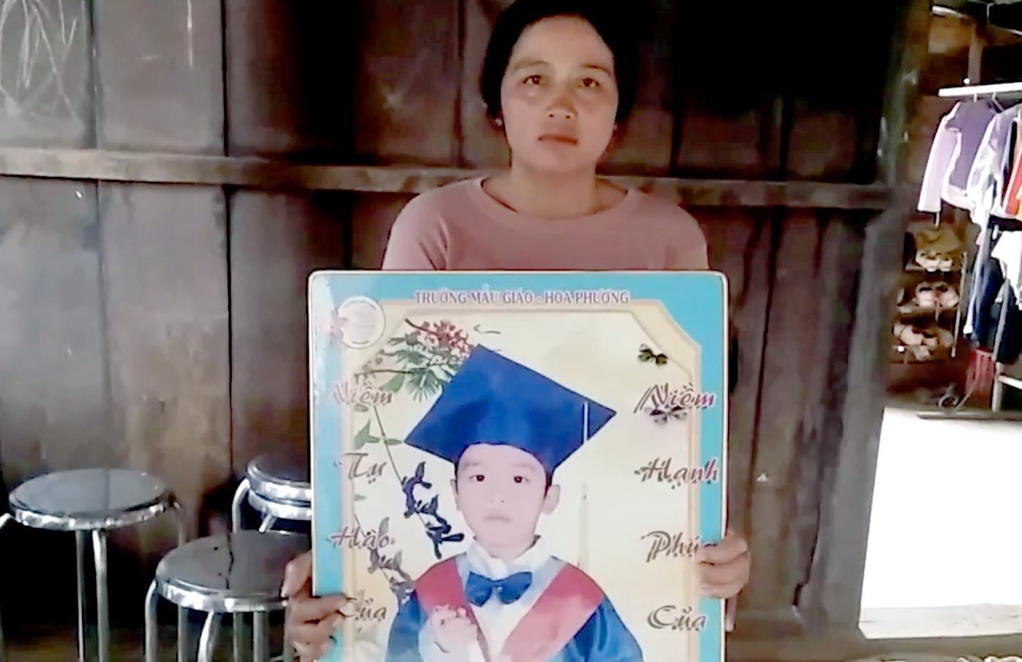 Hang tram nguoi tim kiem chau trai 10 tuoi mat tich hinh anh