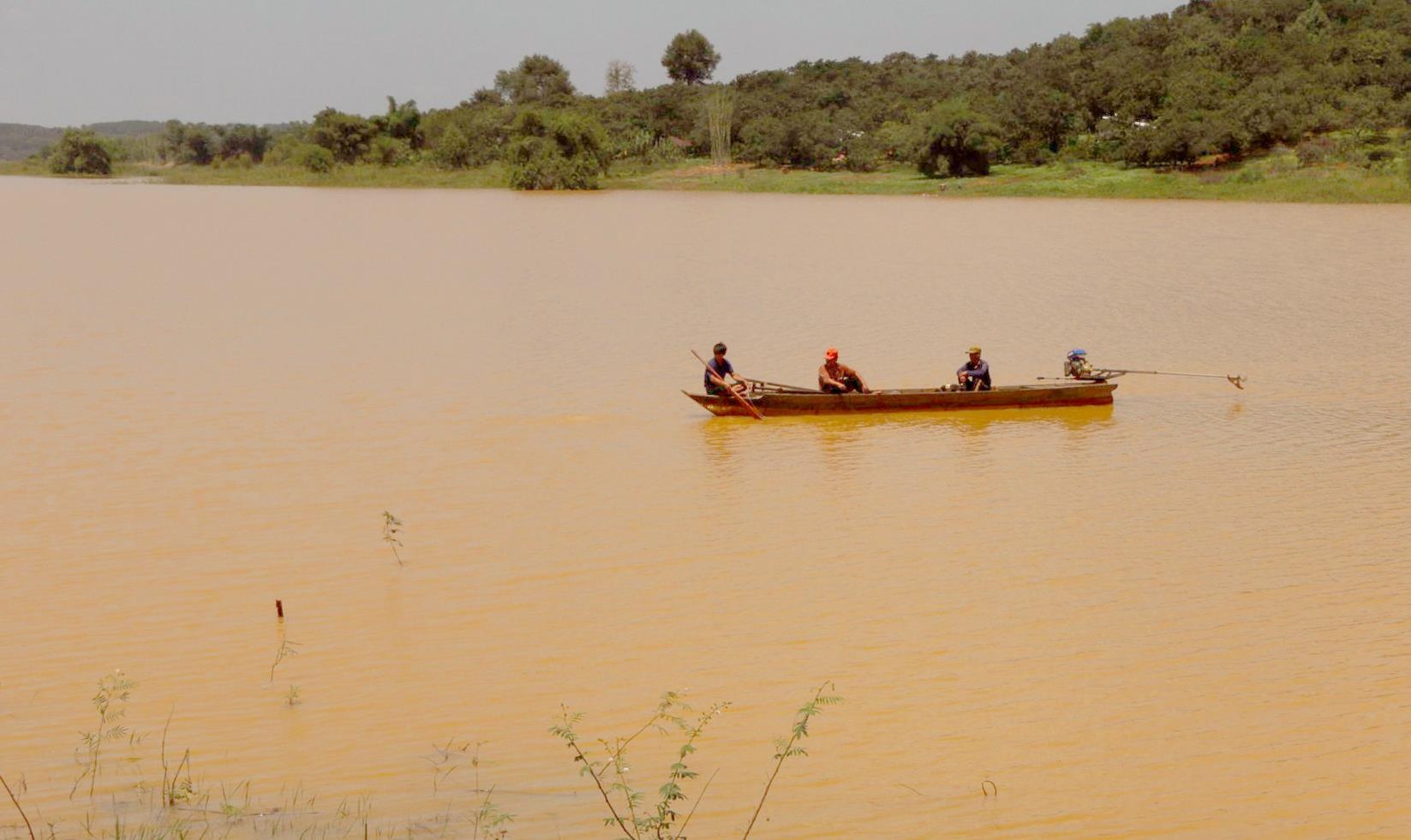 Di tim goc cay, mot nguoi mat tich o long ho thuy dien Thac Mo hinh anh