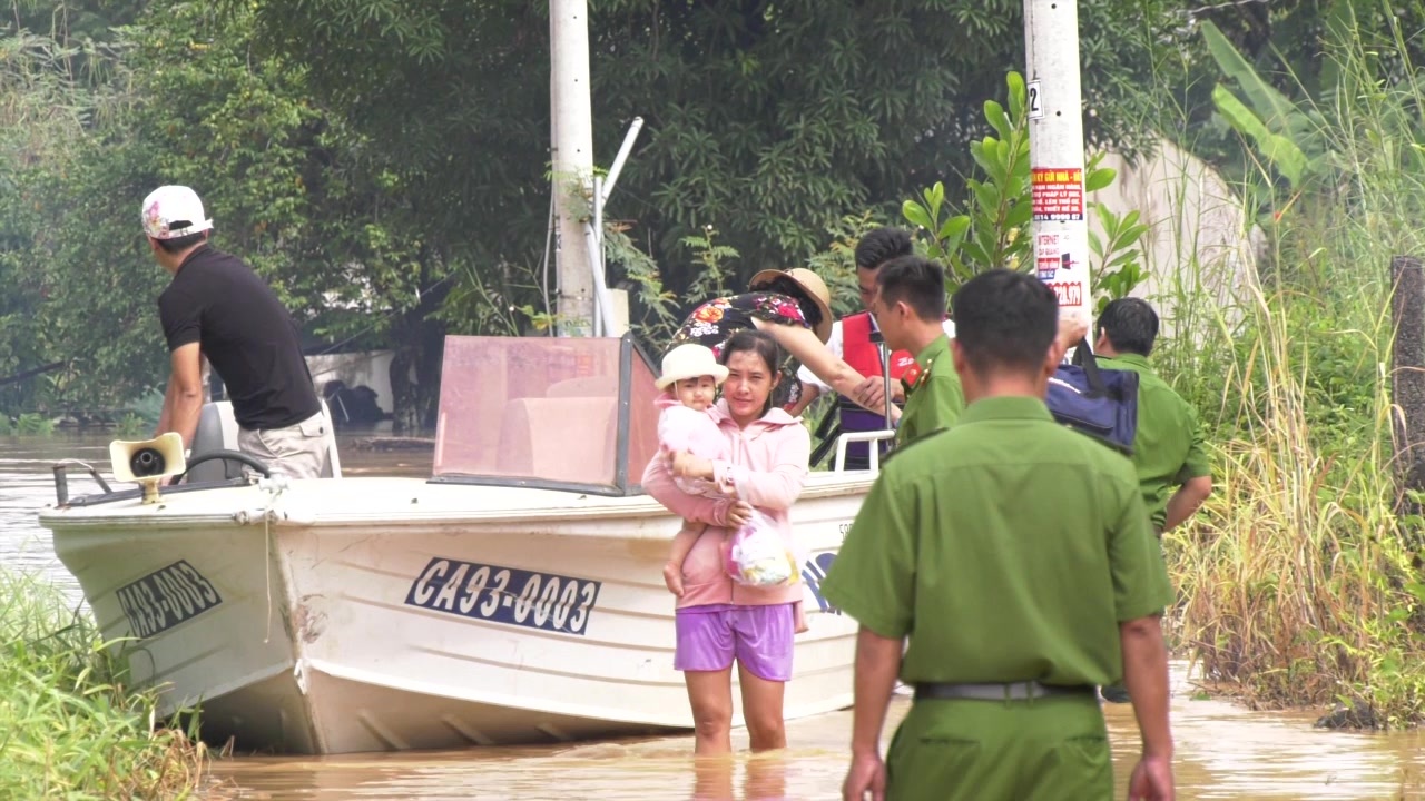 canh sat so tan hang tram nguoi o Binh Phuoc anh 8