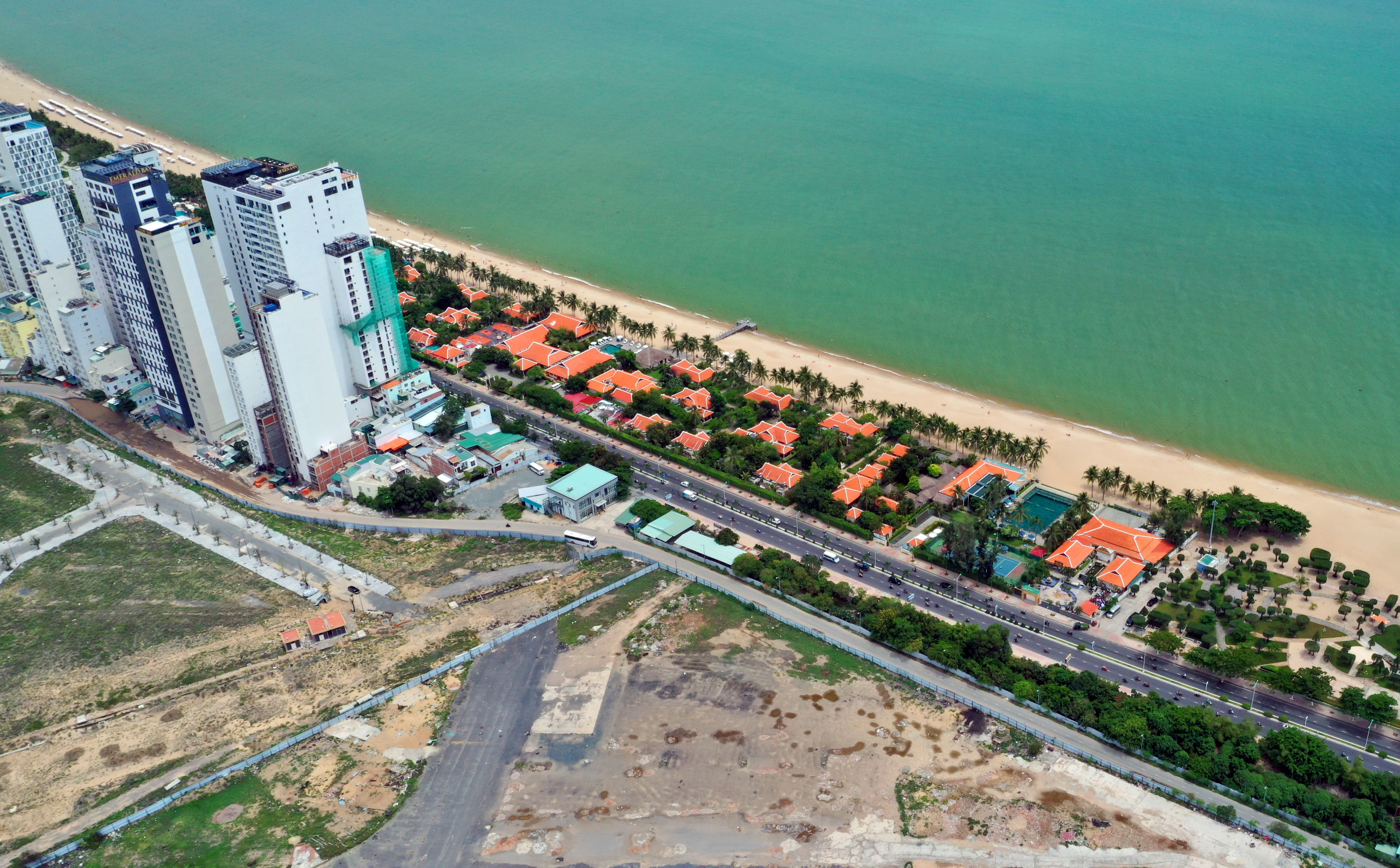 Khu reort Ana Madara chan bien anh 2