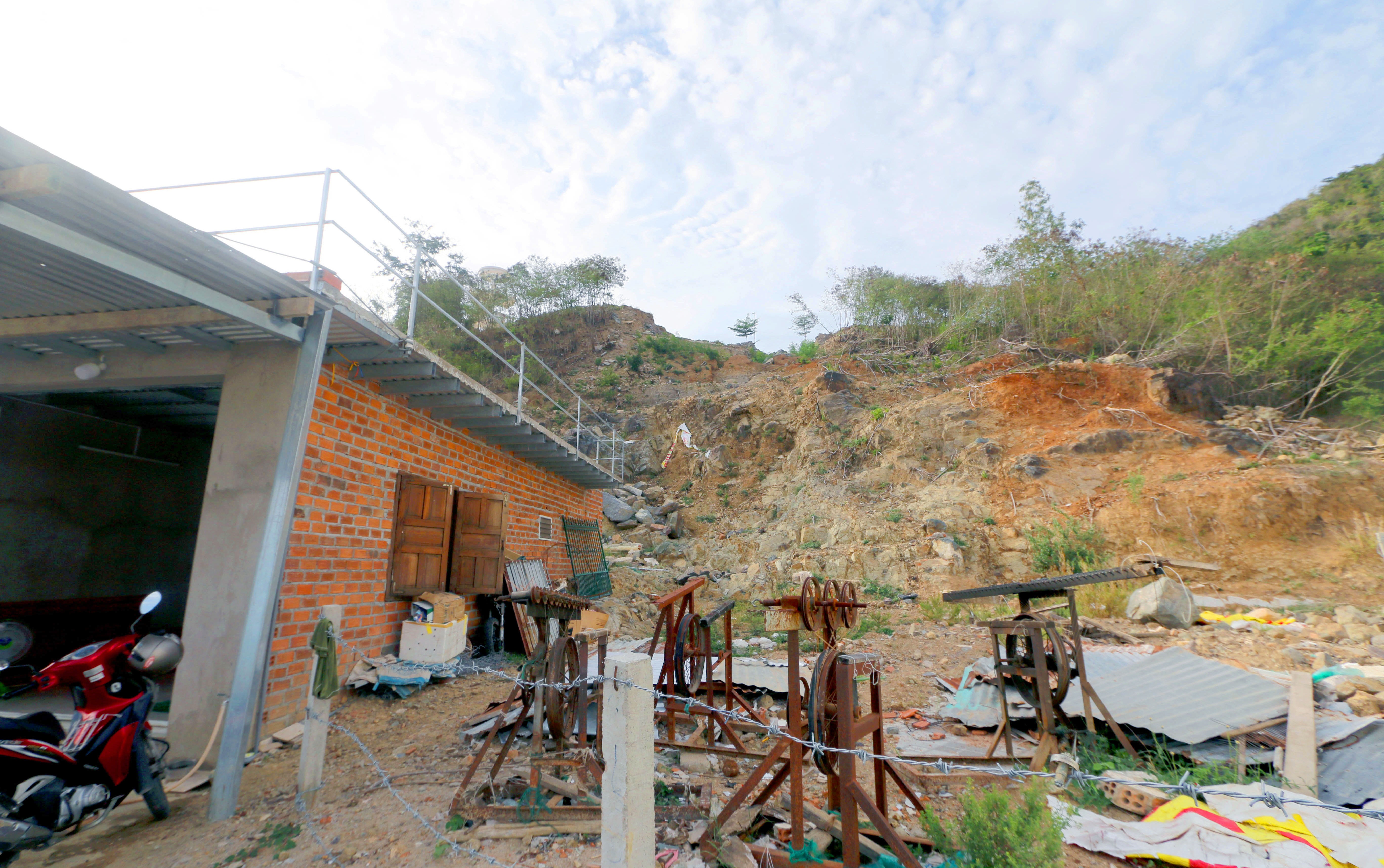 Vo ho vo cuc tai du an nha o cao cap Hoang Phu anh 1