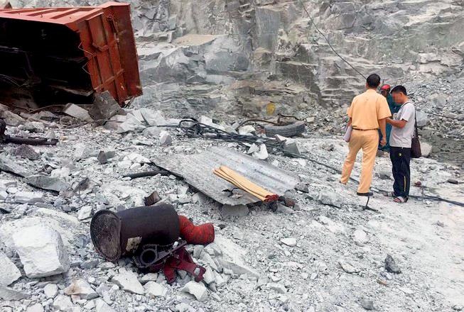 Kiem tra cong truong sau bao, cong nhan bi da de chet hinh anh