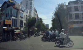 Thu doan dan canh moc tui giua trung tam TP.HCM hinh anh