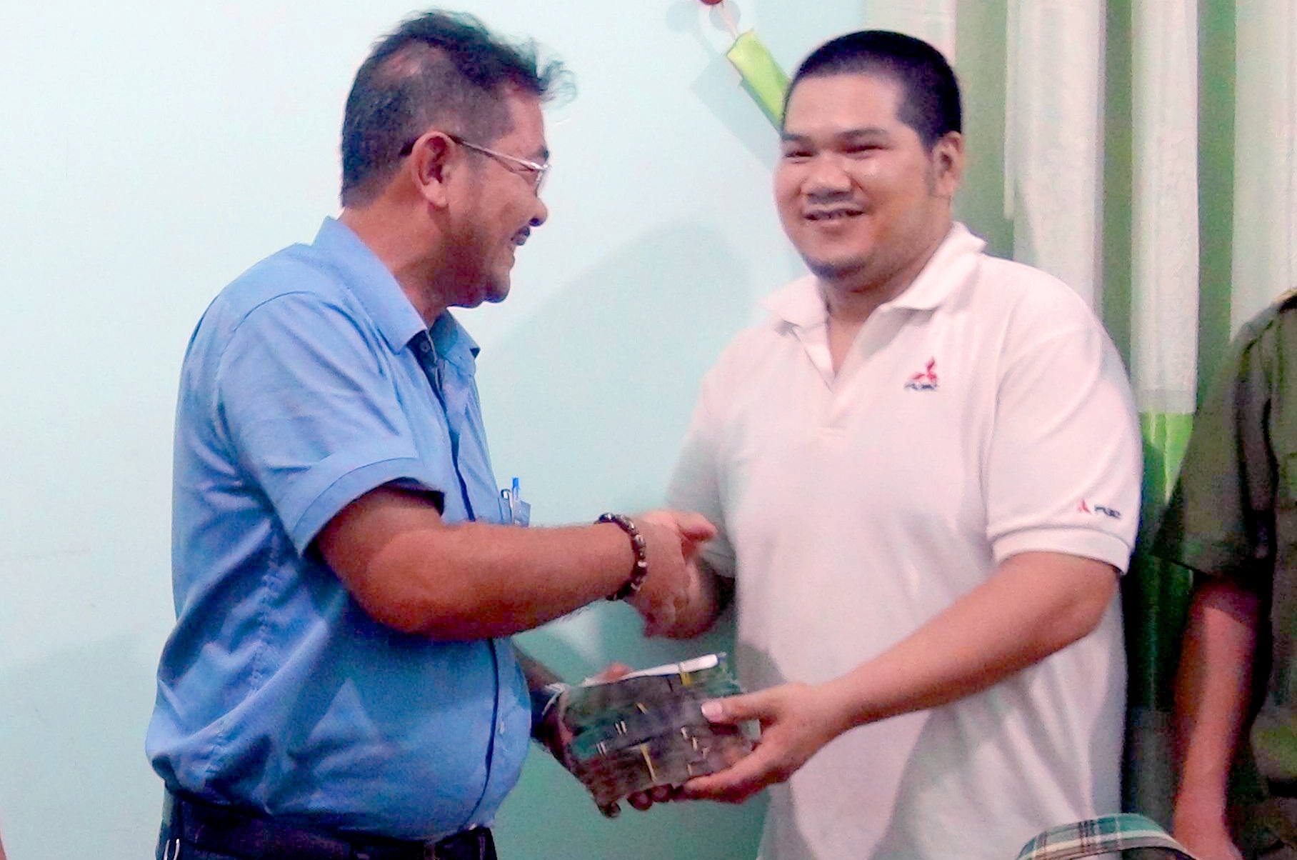 Chu quan com tra lai gan 300 trieu cho nguoi bo quen hinh anh