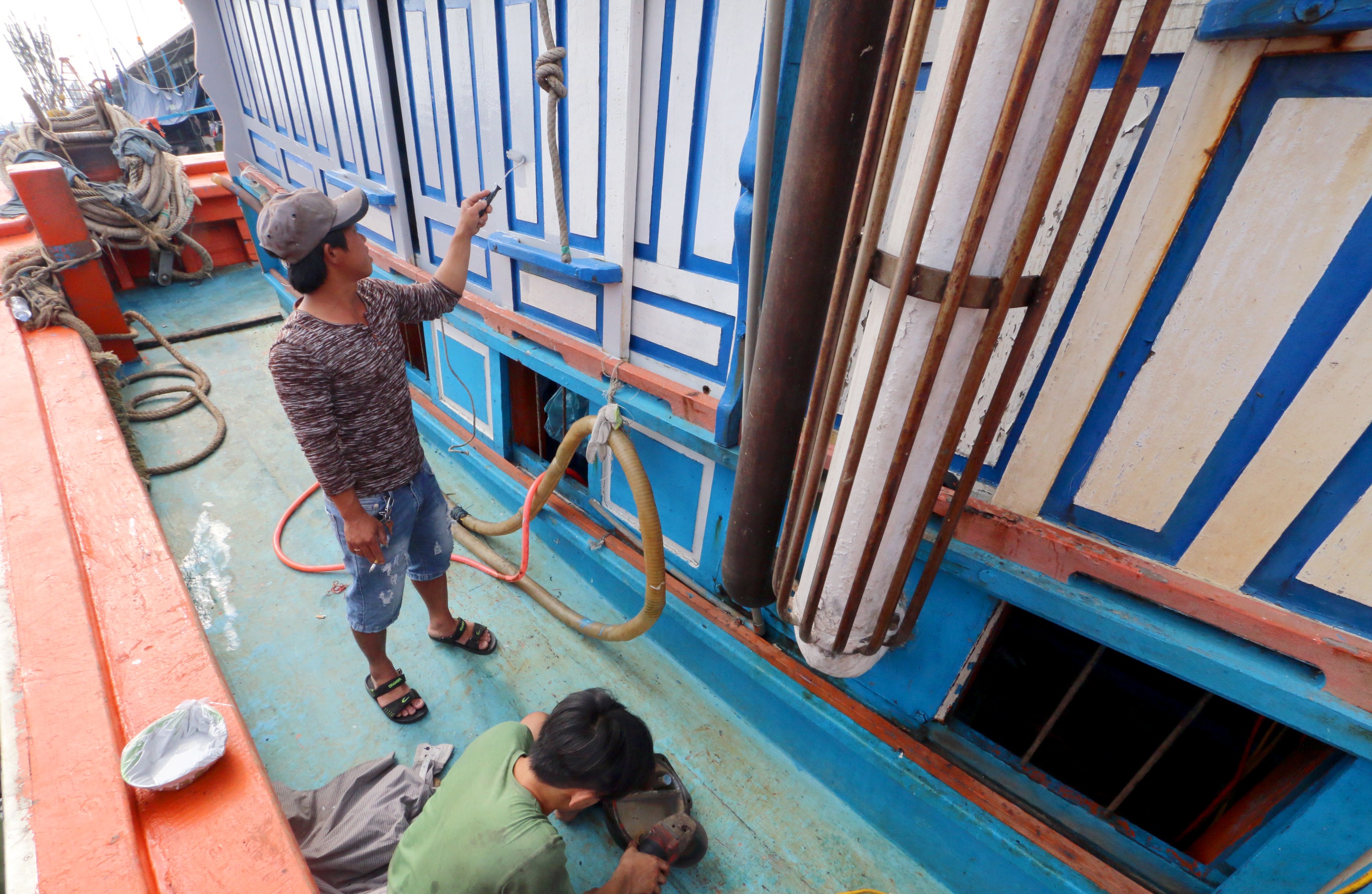 Ngu dan danh bat ca ngay can Tet anh 7