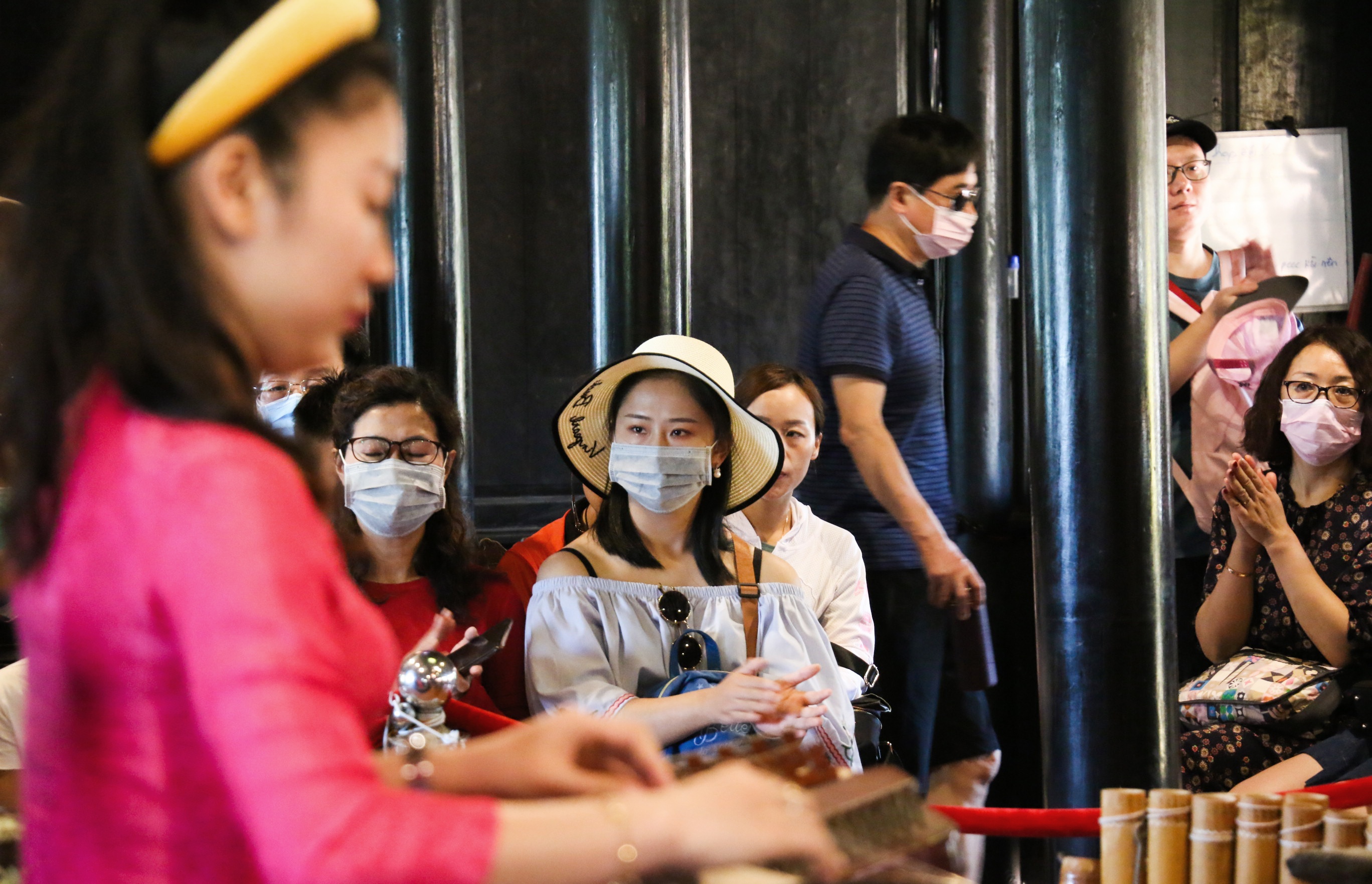 2 khach Trung Quoc nhiem virus corona tung luu tru 6 ngay o Nha Trang hinh anh