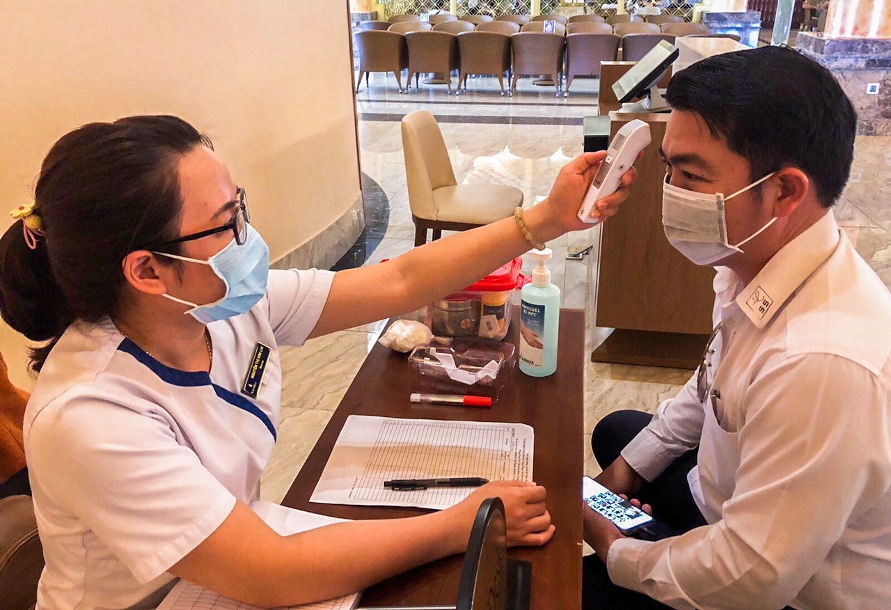 Lan theo hanh trinh 2 khach Trung Quoc nhiem virus corona o Nha Trang hinh anh