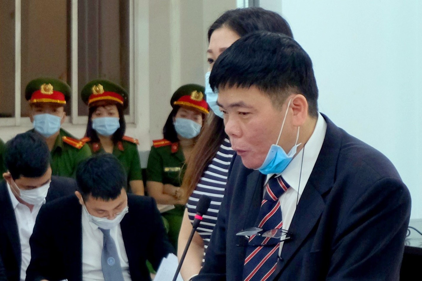 Bac khang cao cua vo chong ong Tran Vu Hai hinh anh