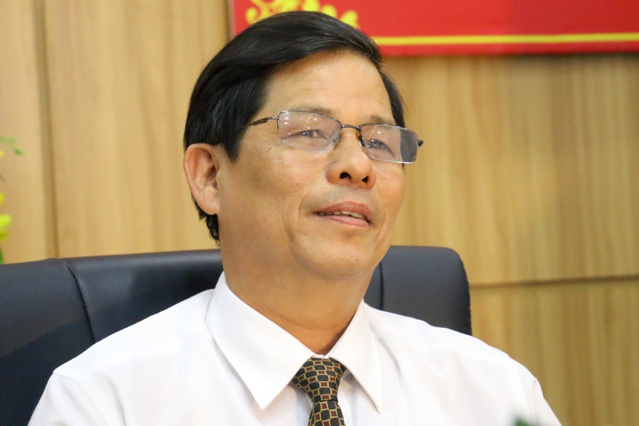 Ong Nguyen Tan Tuan lam Chu tich tinh Khanh Hoa hinh anh
