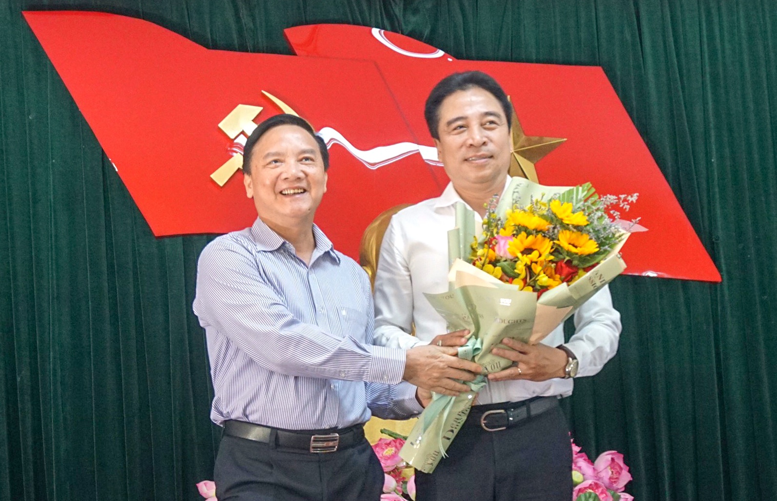 Bau pho bi thu Khanh Hoa anh 1