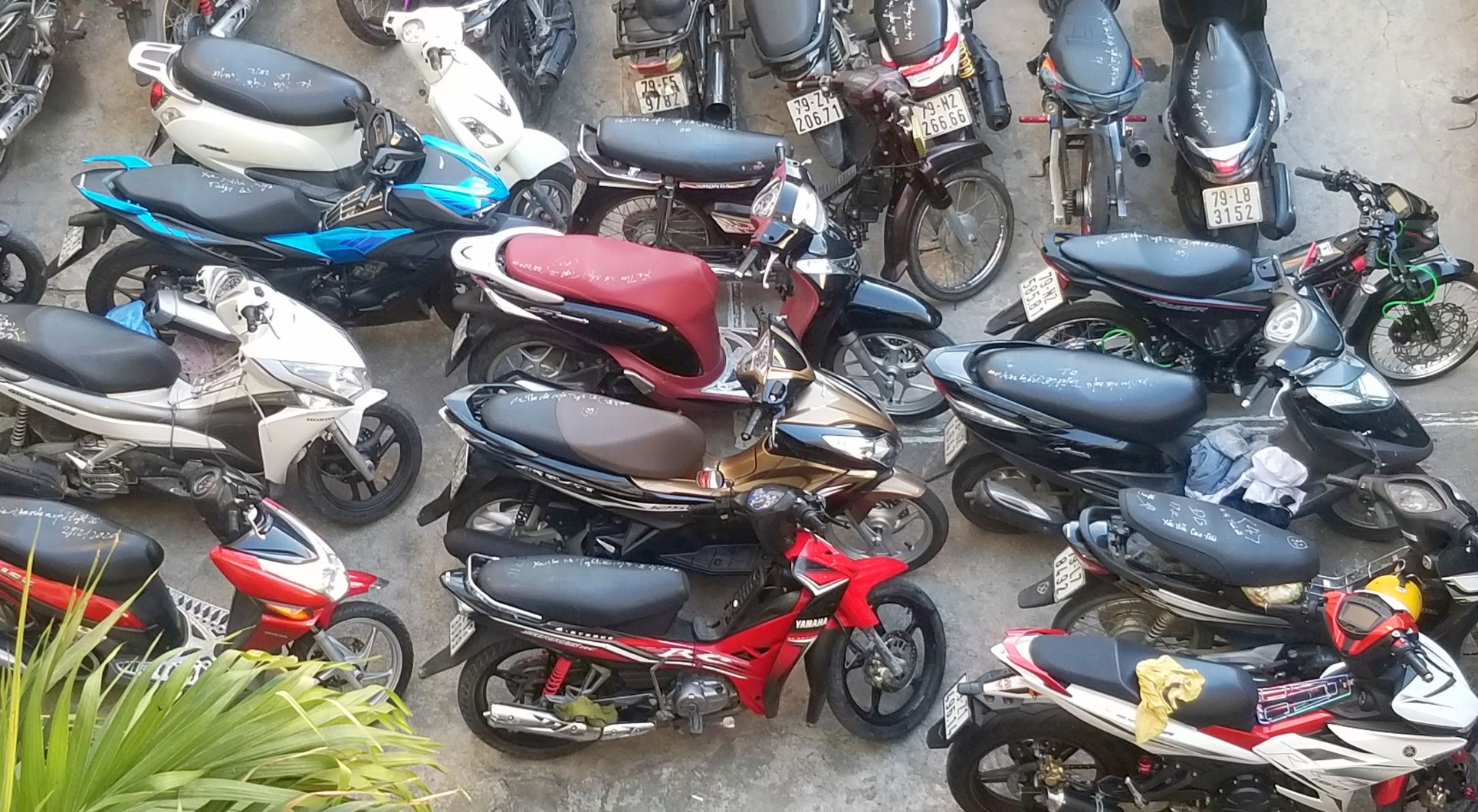 Bat nhom trom xe may dua vao TP.HCM tieu thu hinh anh