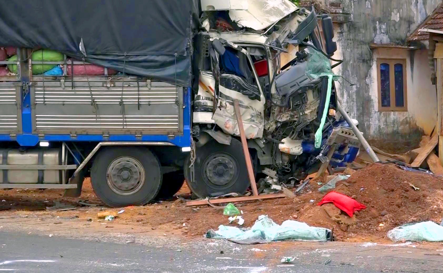 Oto tai doi dau xe giuong nam hinh anh