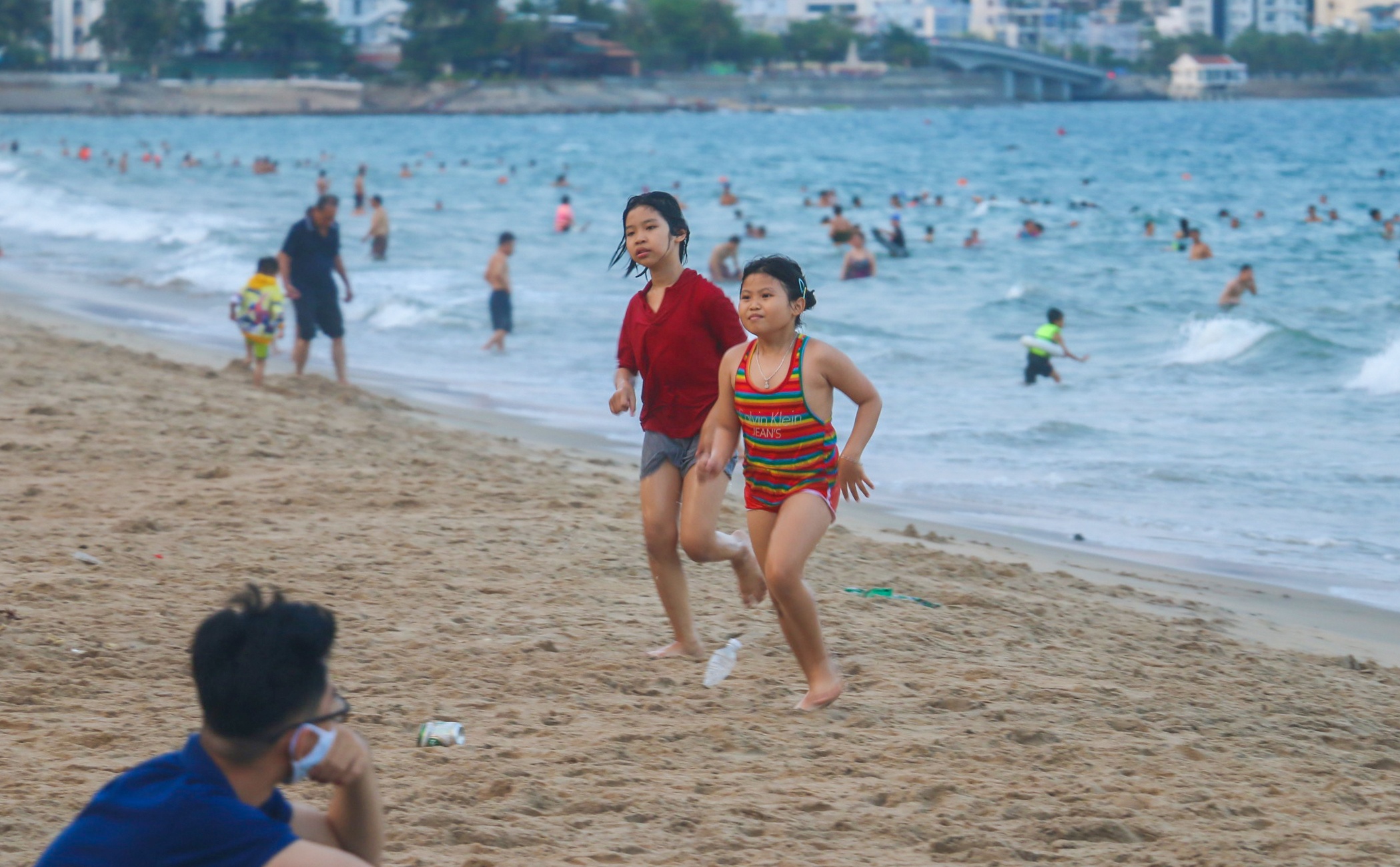 Bai bien Nha Trang dong nghit nguoi giua dich Covid-19 anh 5