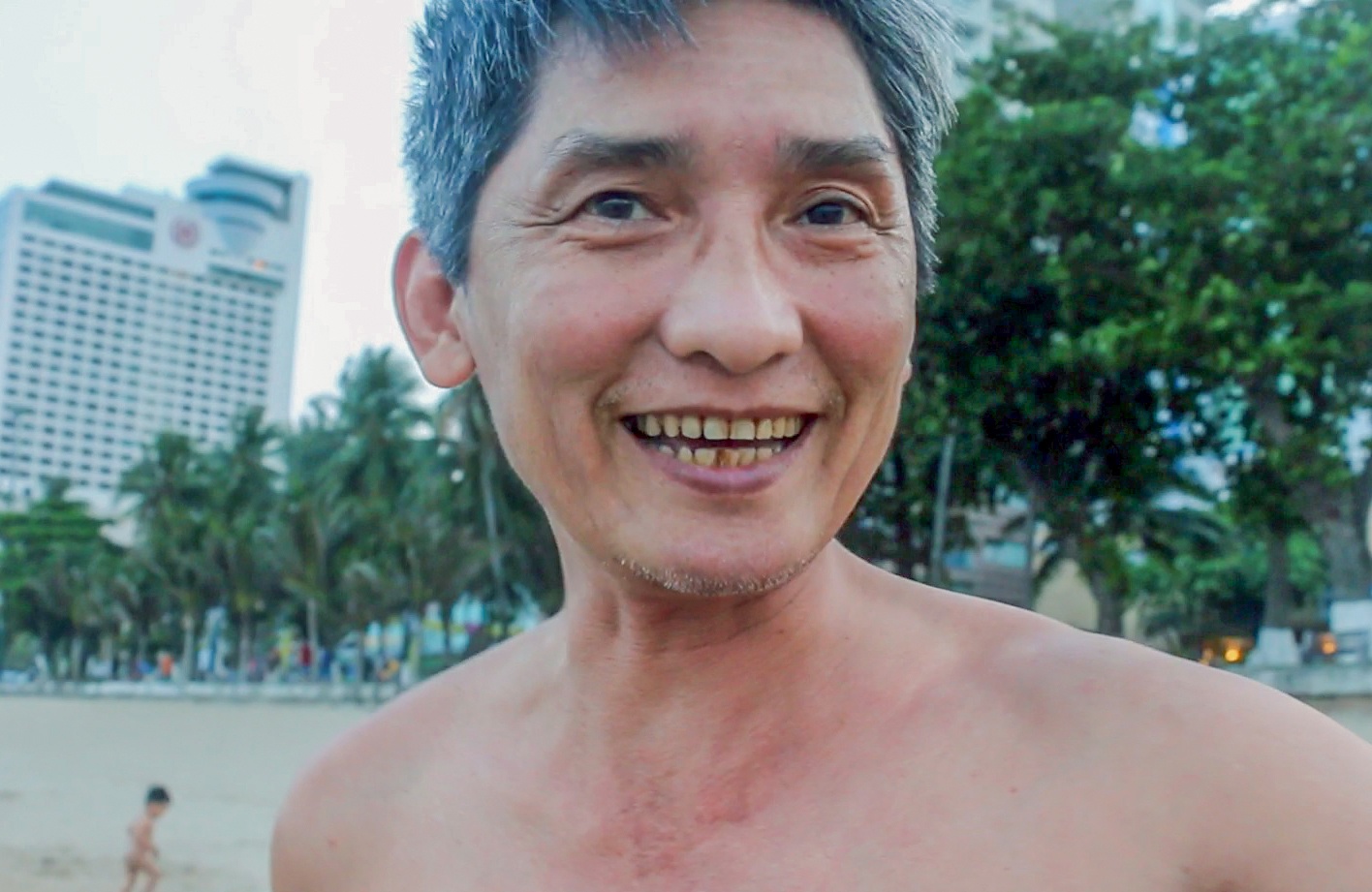 Bai bien Nha Trang dong nghit nguoi giua dich Covid-19 anh 9