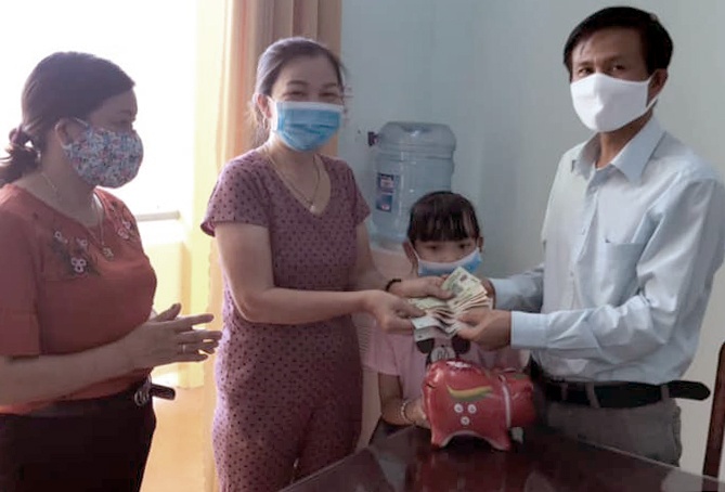 Dap heo ung ho chong dich Covid-19 anh 1