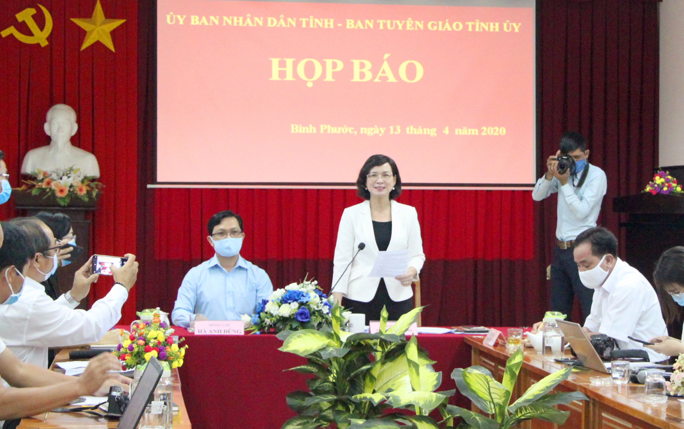 Pho chu tich HDND chong doi kiem dich o Binh Phuoc anh 1