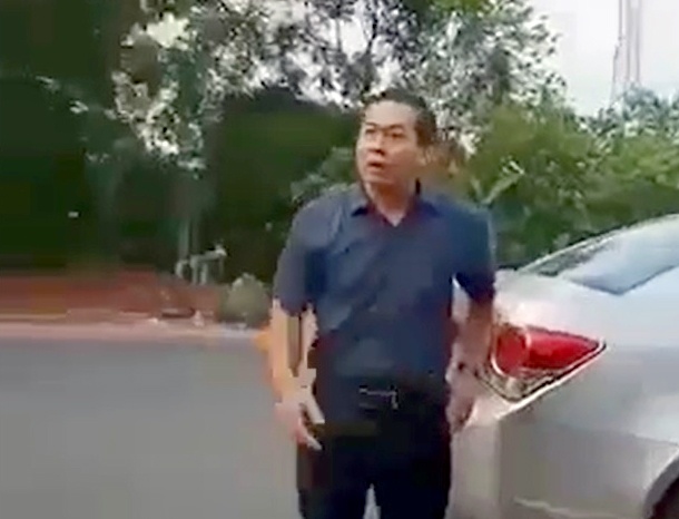 Pho chu tich HDND huyen 'quay' chot chong dich xin tu chuc hinh anh