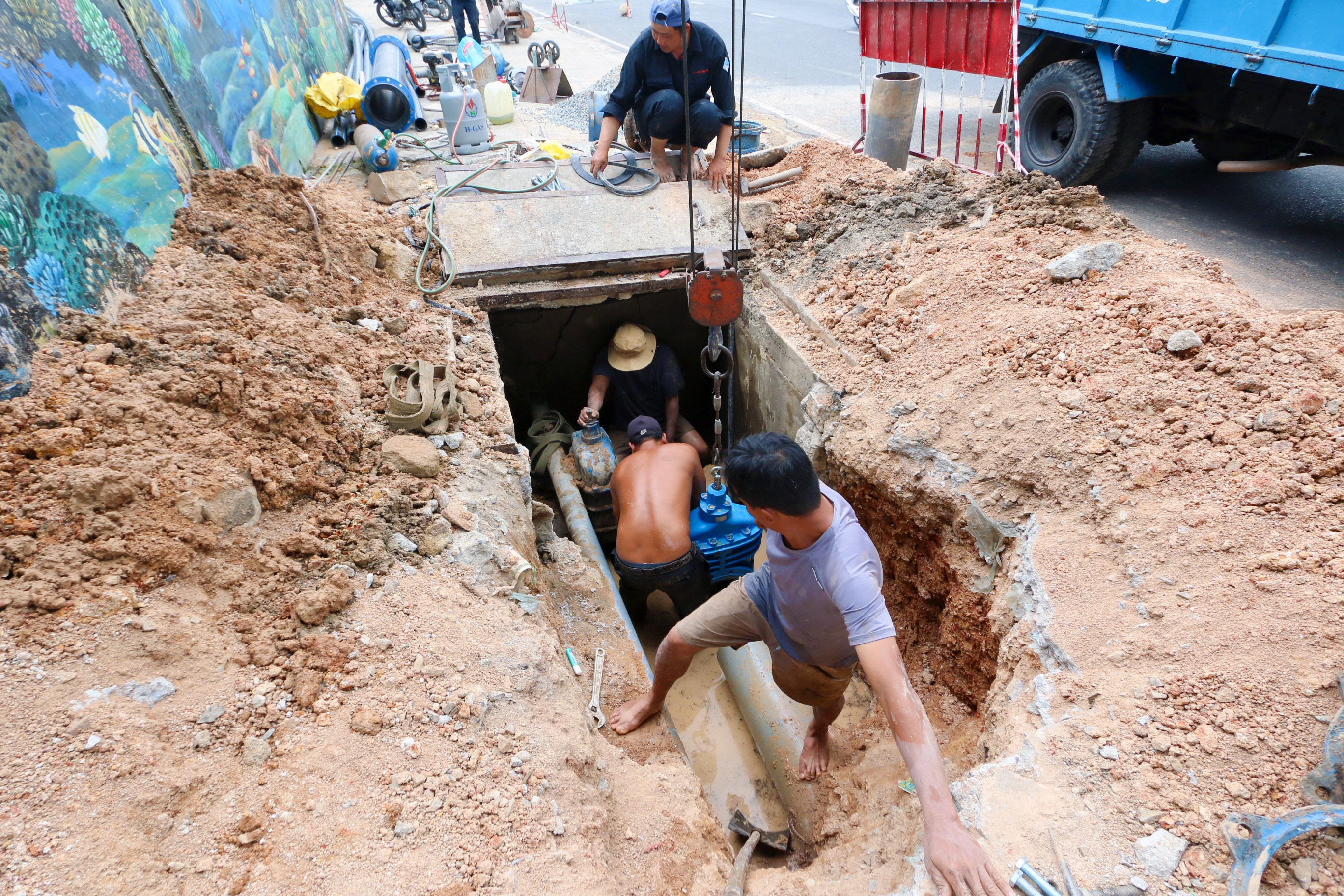 Cac dich vu duoc hoat dong sau cach ly xa hoi anh 2