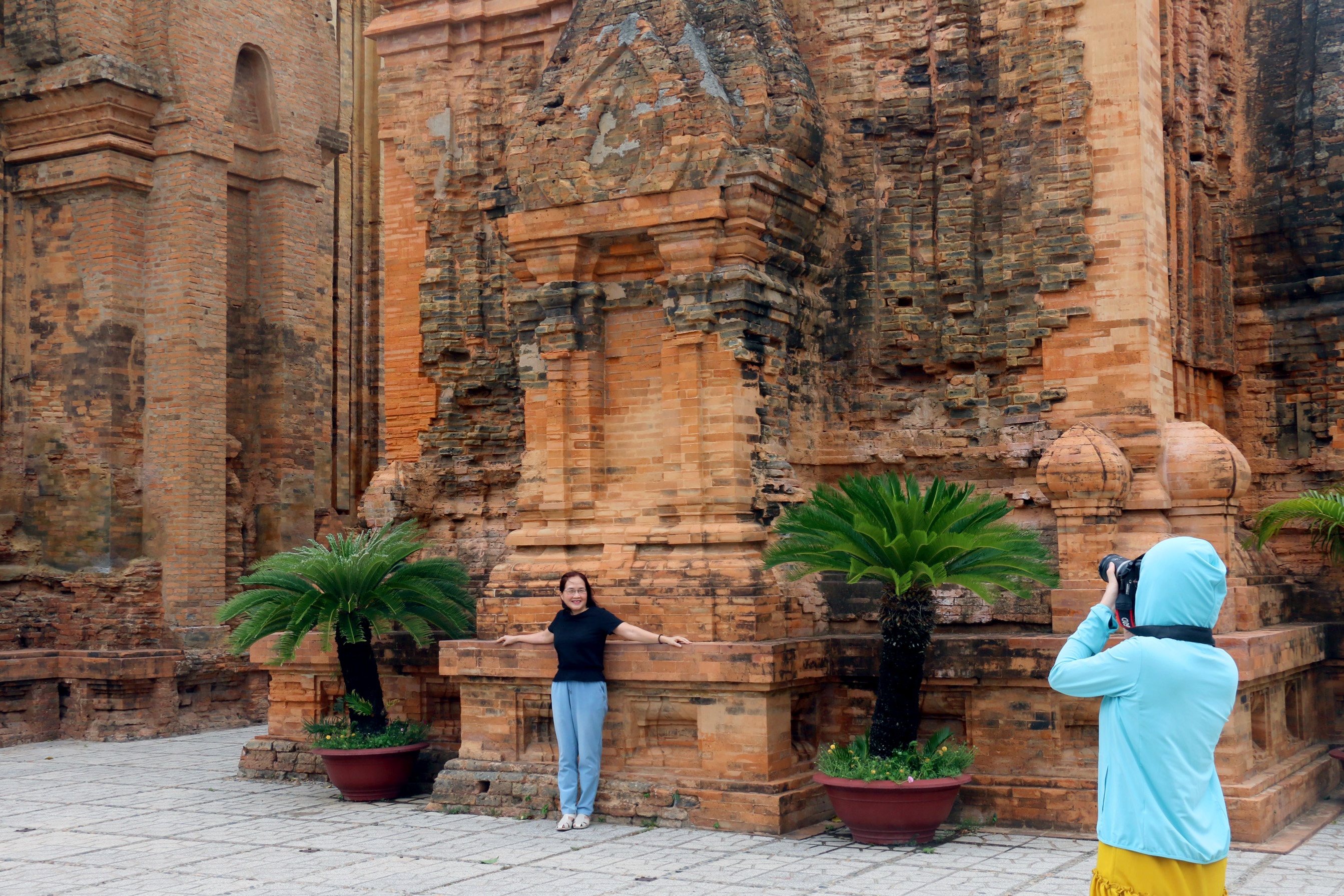 Cac dich vu duoc hoat dong sau cach ly xa hoi anh 11