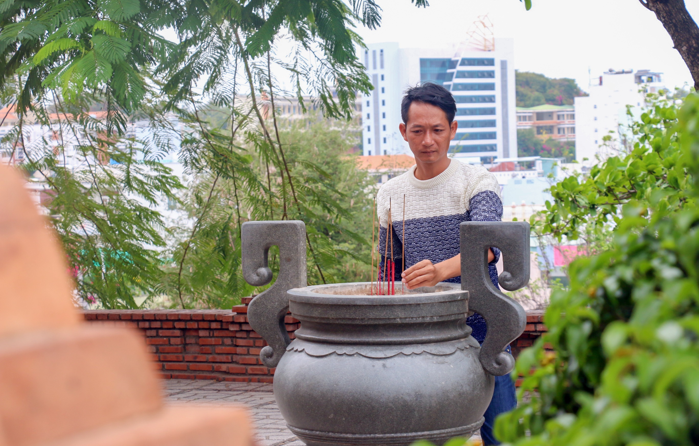 Cac dich vu duoc hoat dong sau cach ly xa hoi anh 14