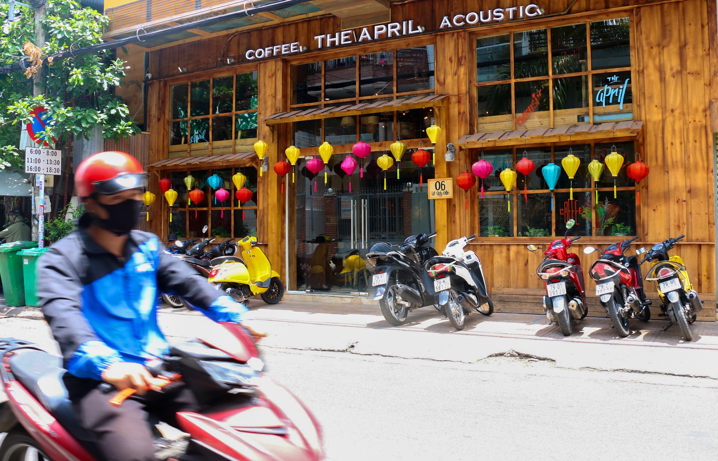 Cac dich vu duoc hoat dong sau cach ly xa hoi anh 4