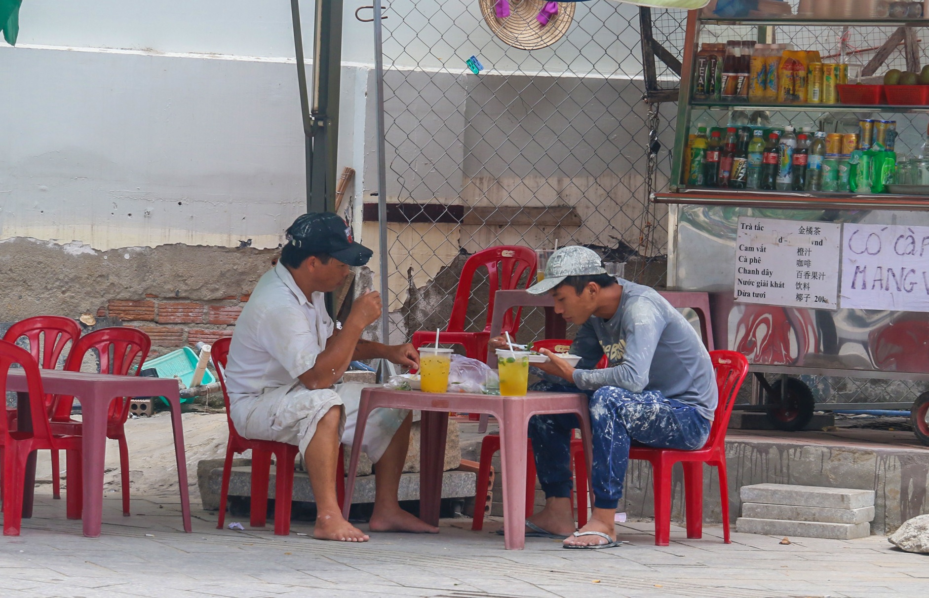 Cac dich vu duoc hoat dong sau cach ly xa hoi anh 6