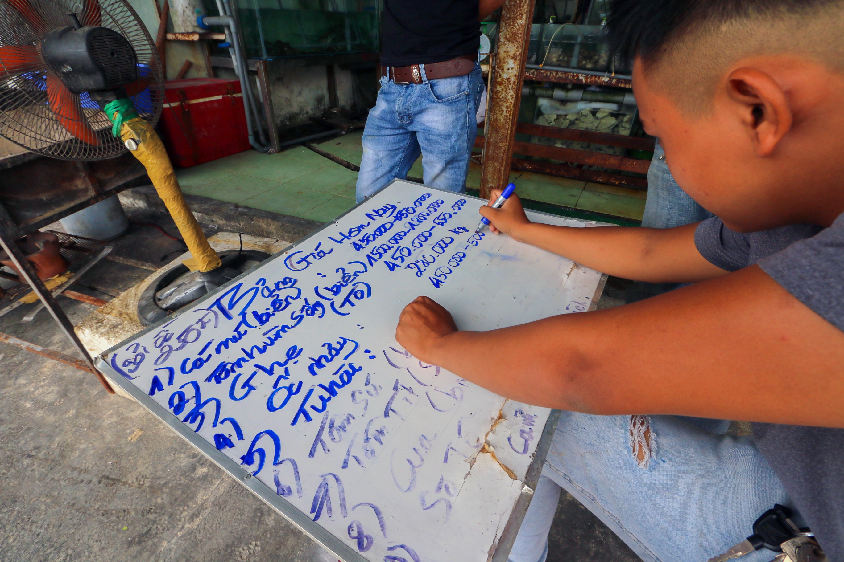 Cac dich vu duoc hoat dong sau cach ly xa hoi anh 10