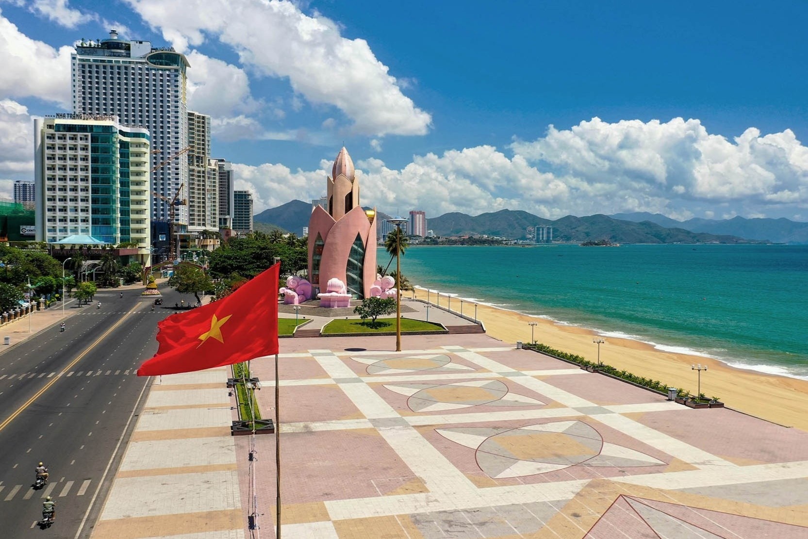 Bien Nha Trang binh yen truoc khi do lenh cam tam hinh anh