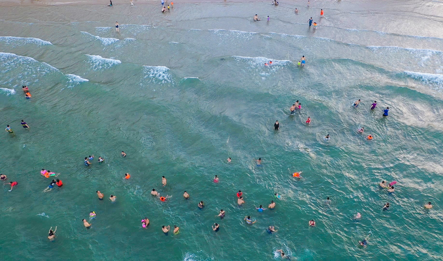 Bai bien Nha Trang dong nghit nguoi tam anh 3