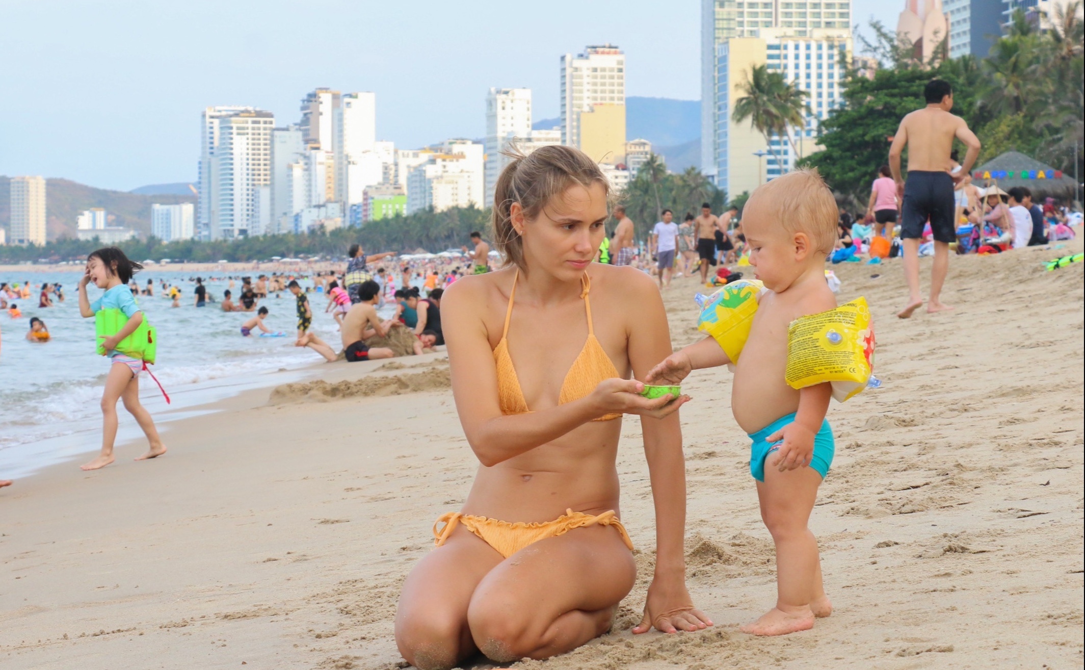 Bai bien Nha Trang dong nghit nguoi tam anh 5