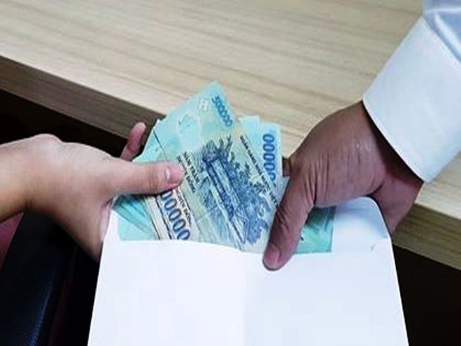 Cuu dai uy cong an nhan hoi lo 25 trieu tu gia dinh bi can hinh anh
