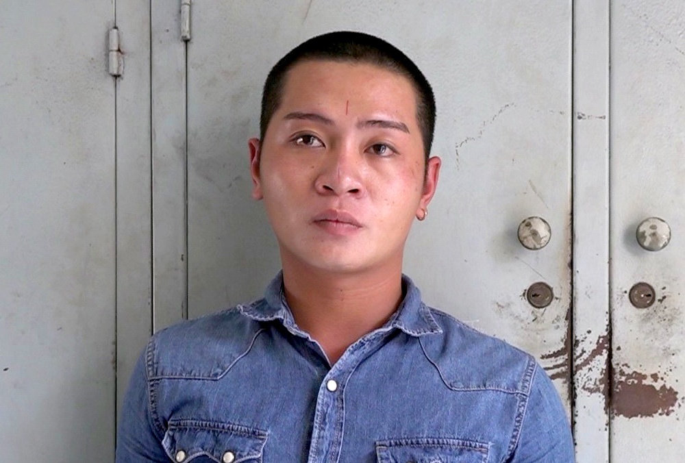 Khoi to nguoi tan cong bao ve benh vien hinh anh