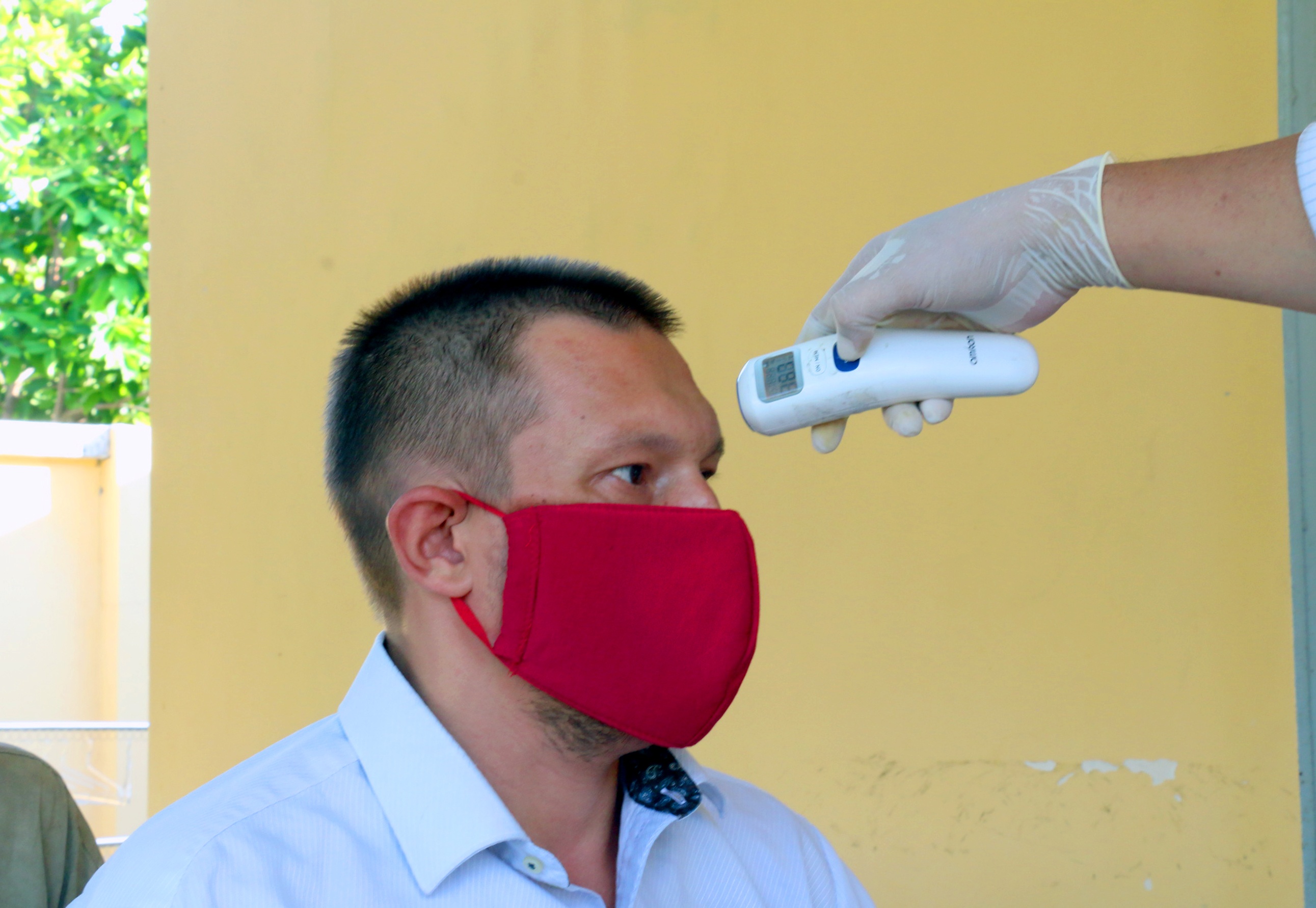 Du khach mac ket vi dich Covid-19 anh 4