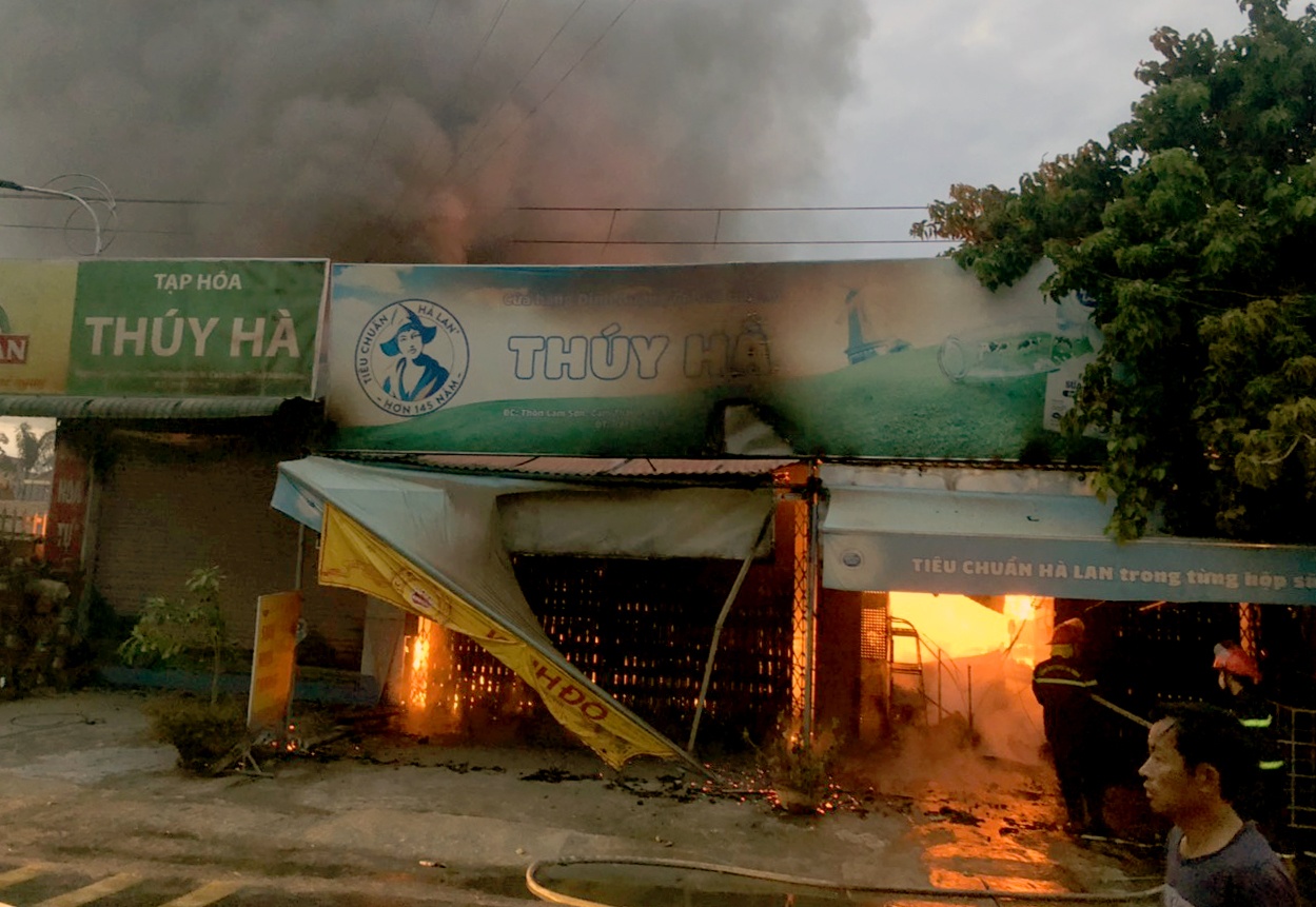 Chay tiem tap hoa rong 400 m2 hinh anh