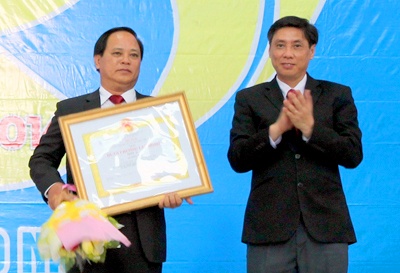 Nguyen Giam doc So Tai nguyen Moi truong Khanh Hoa bi ky luat hinh anh