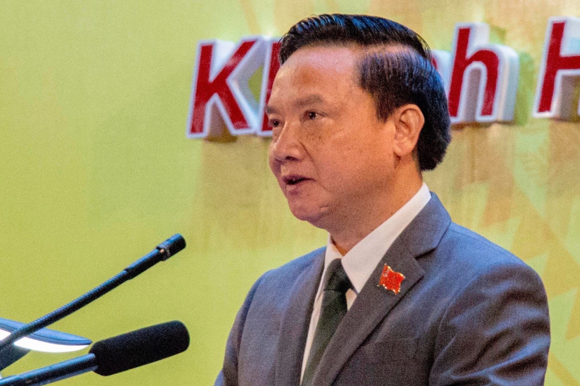 Ong Nguyen Khac Dinh tai dac cu Bi thu Tinh uy Khanh Hoa hinh anh