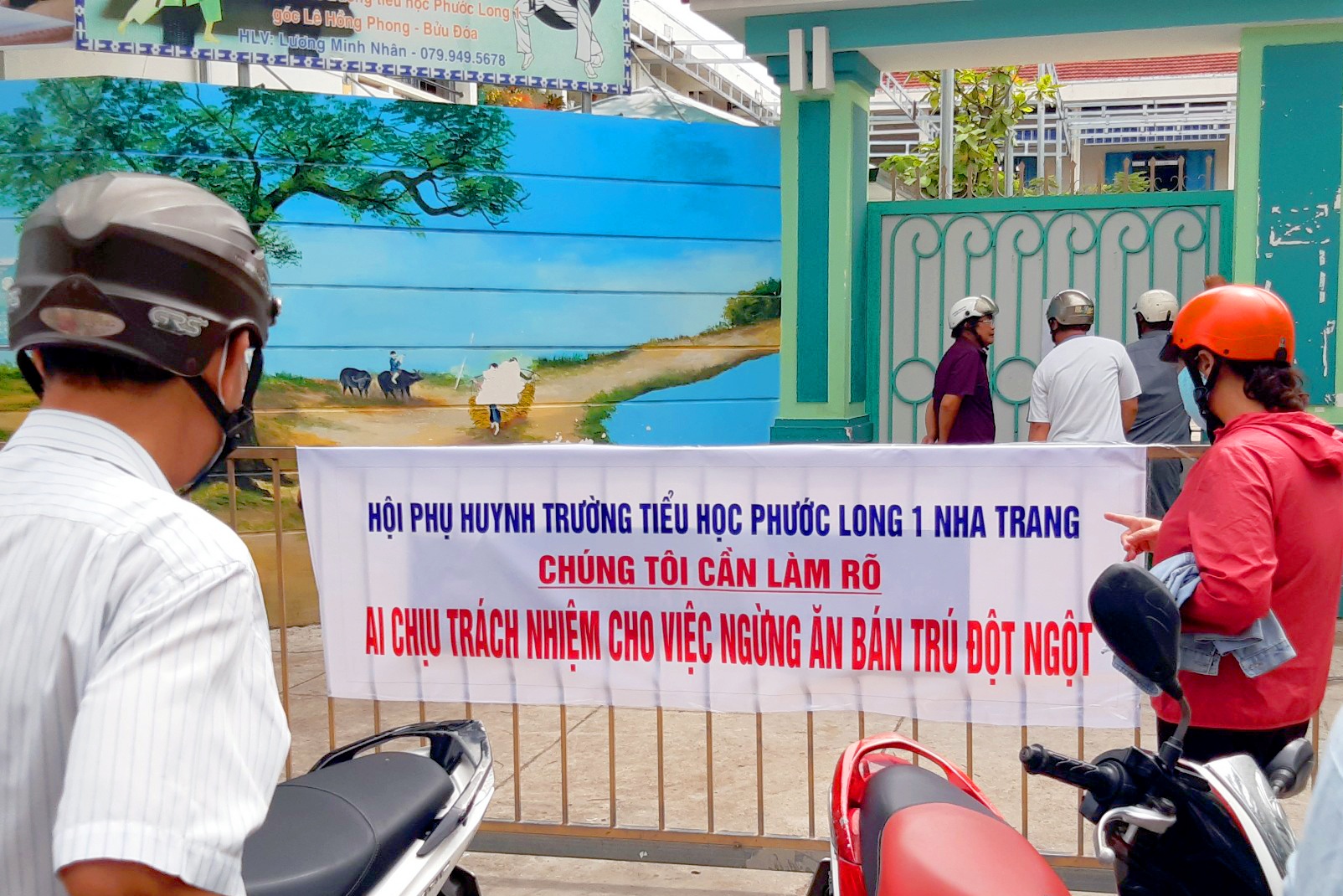 Truong bot xen thuc an hoc sinh anh 2