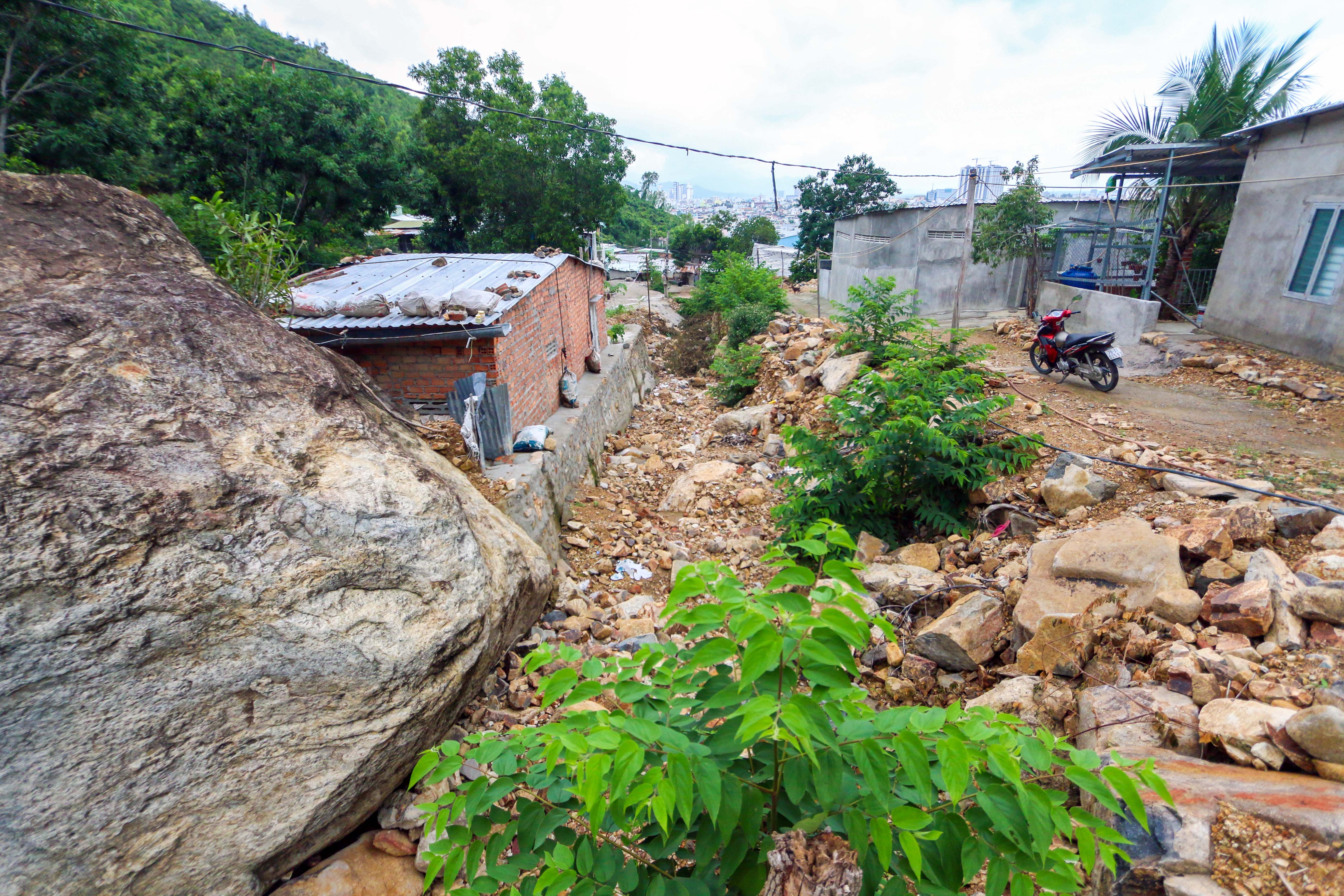 Sat lo nui o Khanh Hoa anh 8