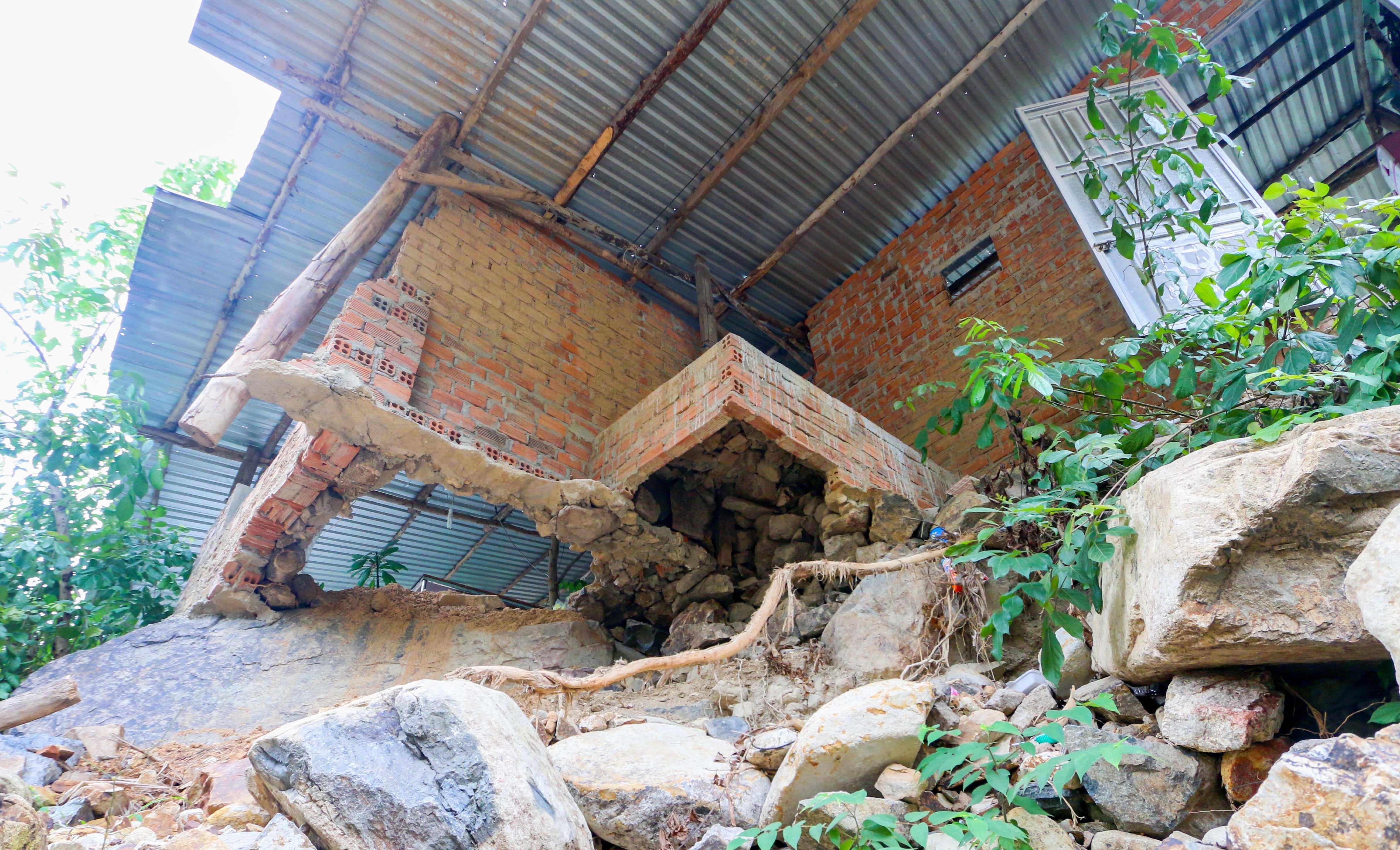 Dan o xom sat lo song trong so hai hinh anh