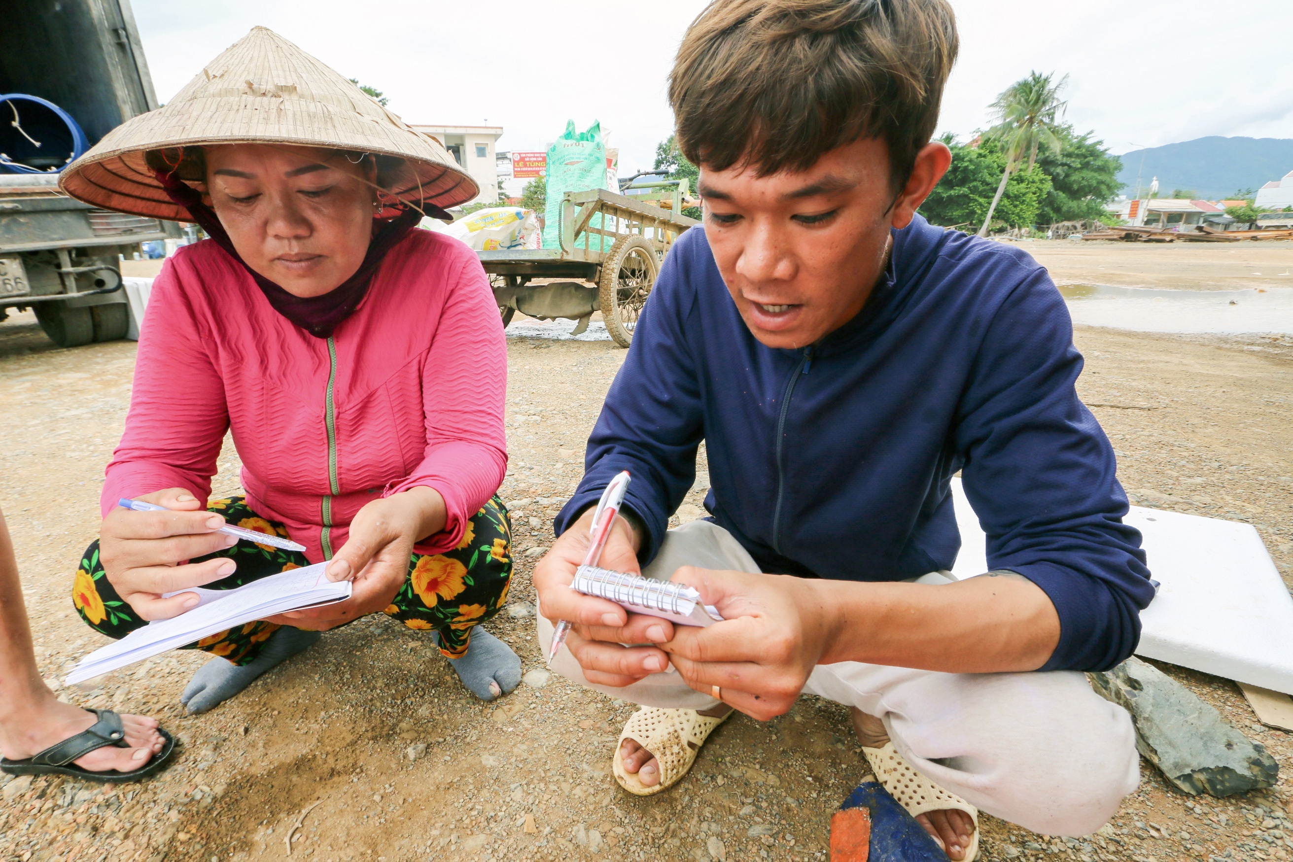 Ngu dan ban thao tom,  ca chay bao so 9 anh 8