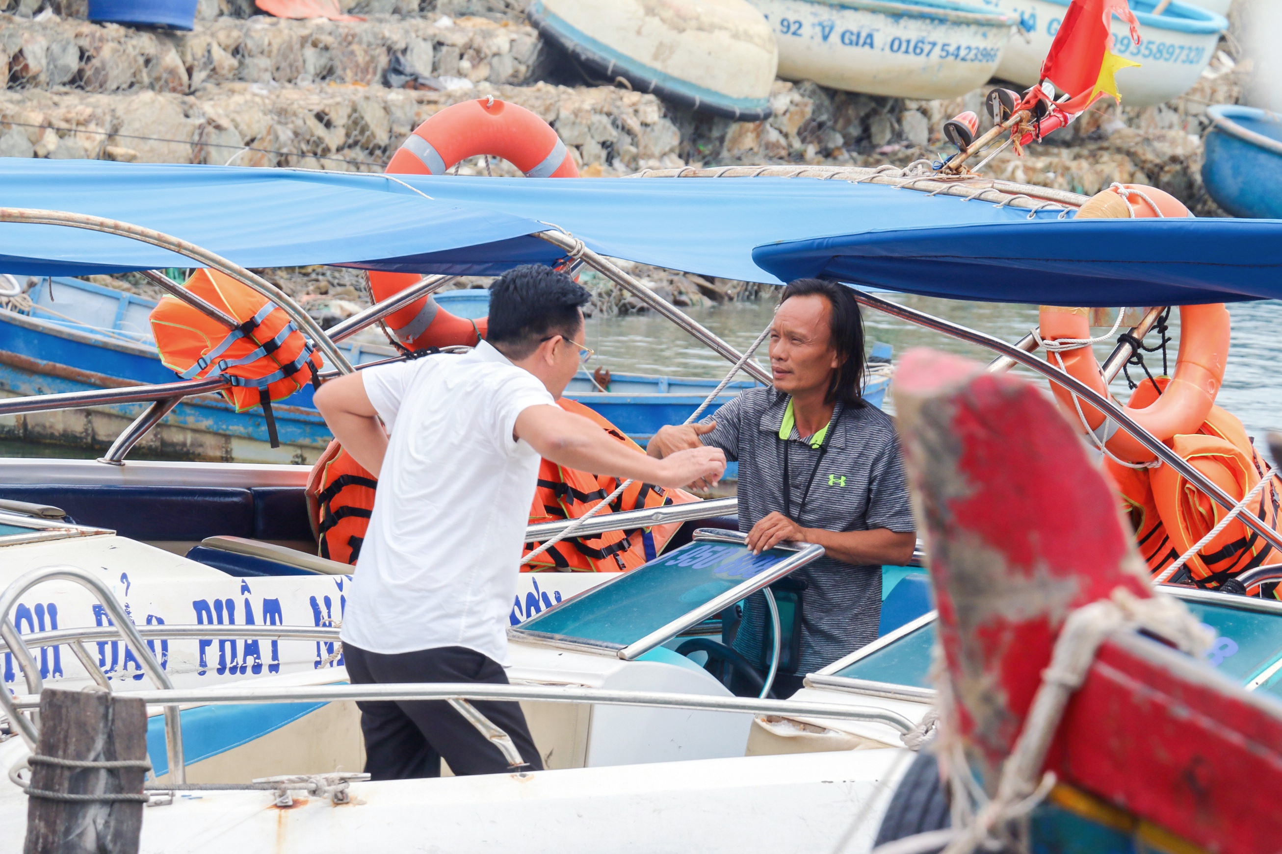 Ngu dan ban thao tom,  ca chay bao so 9 anh 9