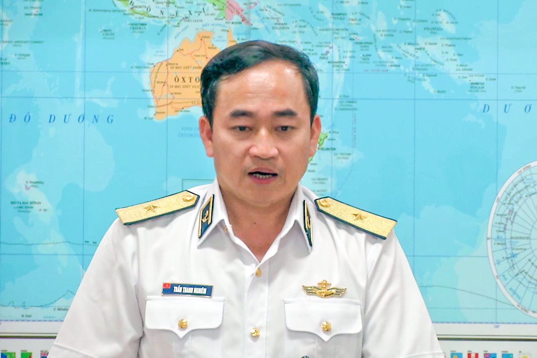 Tau ca bi nan tren bien anh 1