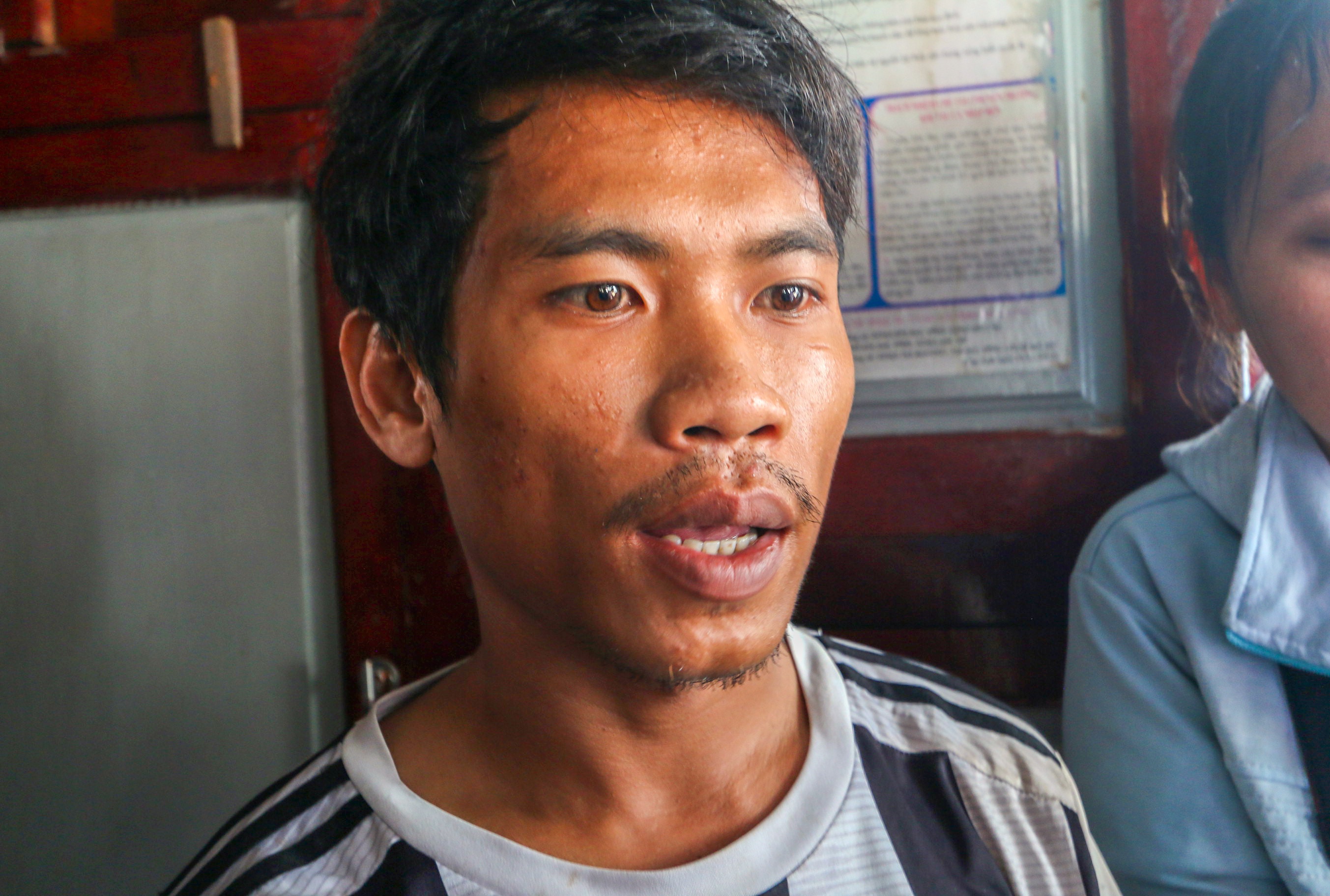 'Tau ban gap nan, chung toi quay lai cuu ngay' hinh anh